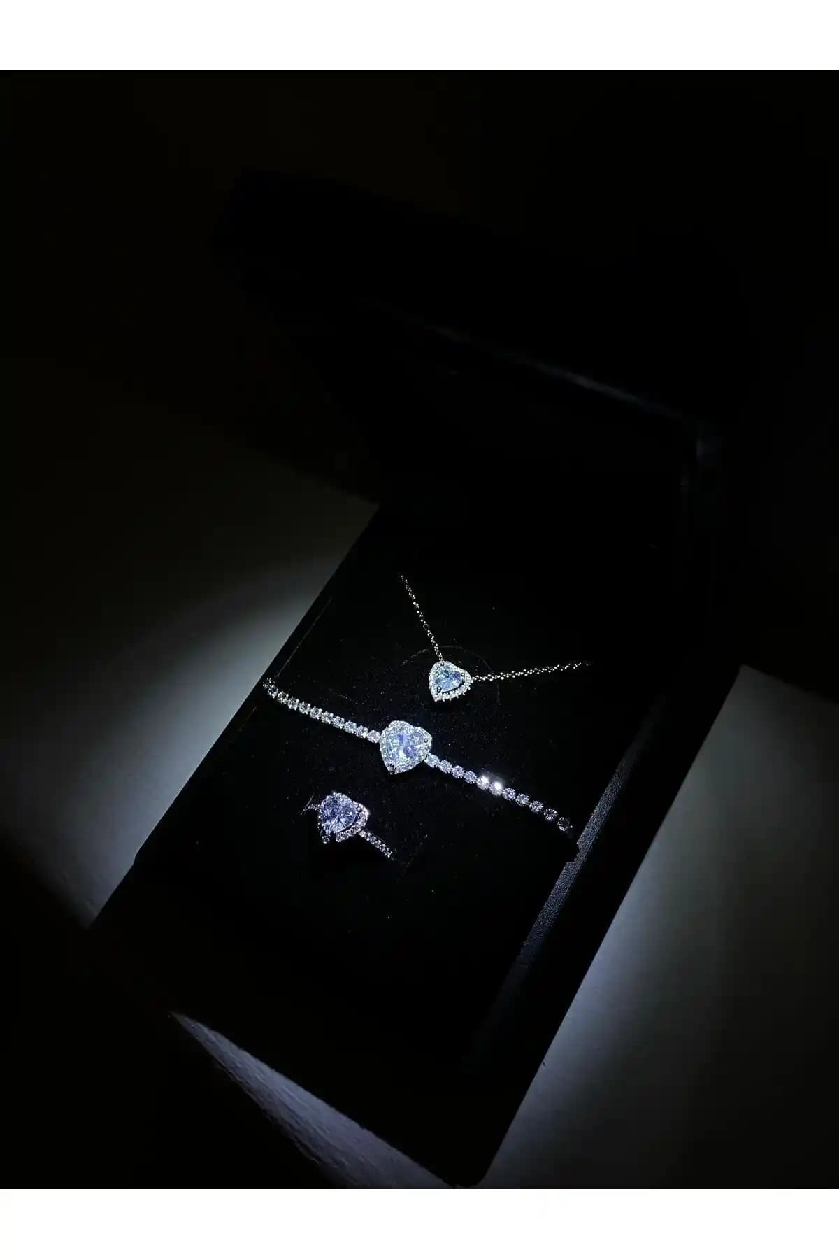DMR Accessoire Işıklı Mini Set Kadınlar İçin Şık ve Romantik Hediye Alternatifi