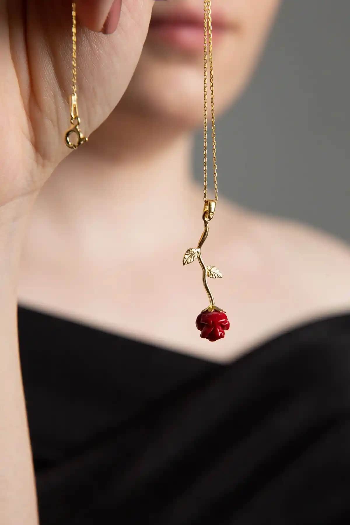 Elika Silver Gülüm Altın Kaplama 925 Ayar Gümüş Kolye Zarif ve Dayanıklı Tasarım