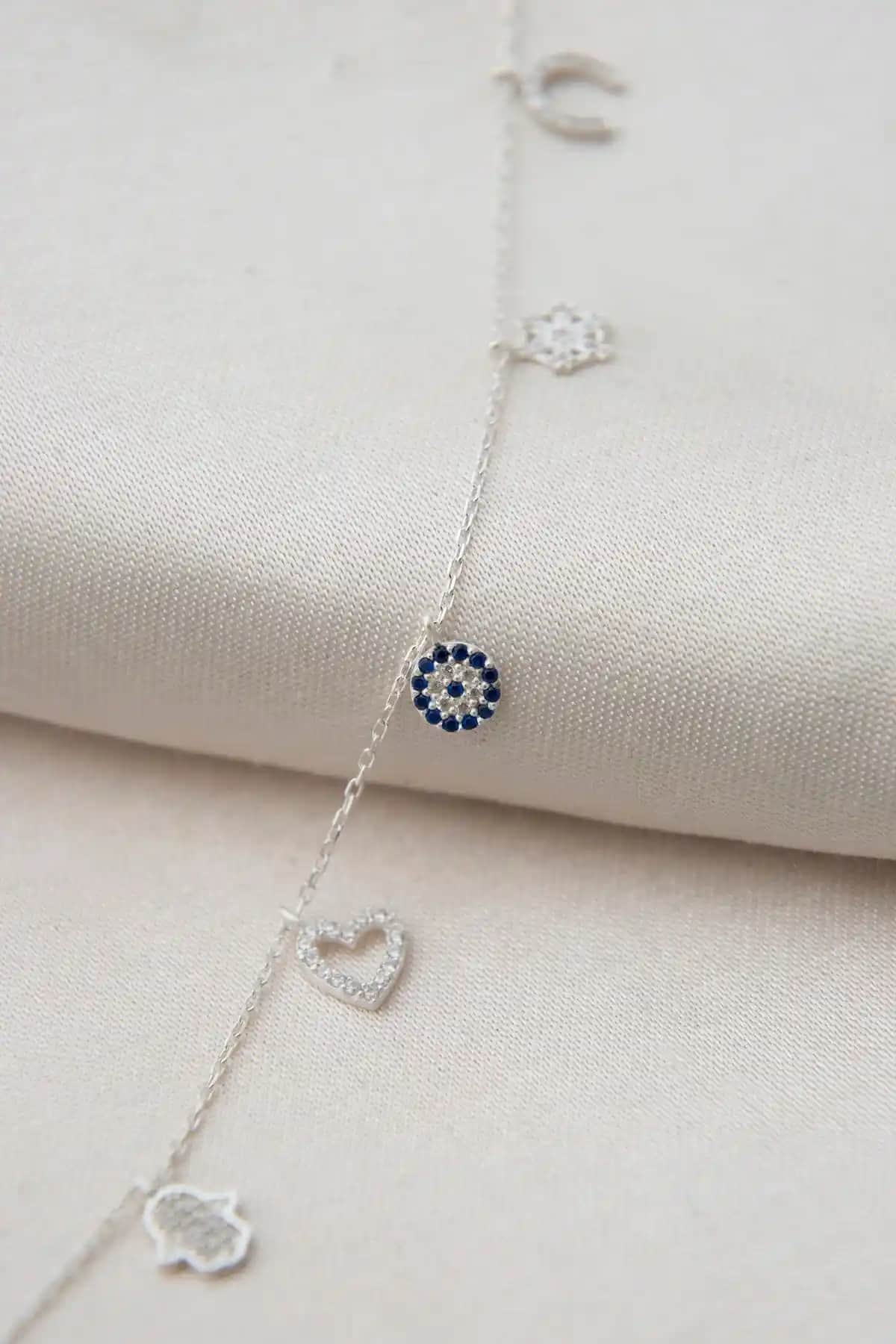 Elika Silver Kadın Gümüş Bileklikleri Karşılaştırması: Şans ve Taşlı Modellerin Özellikleri