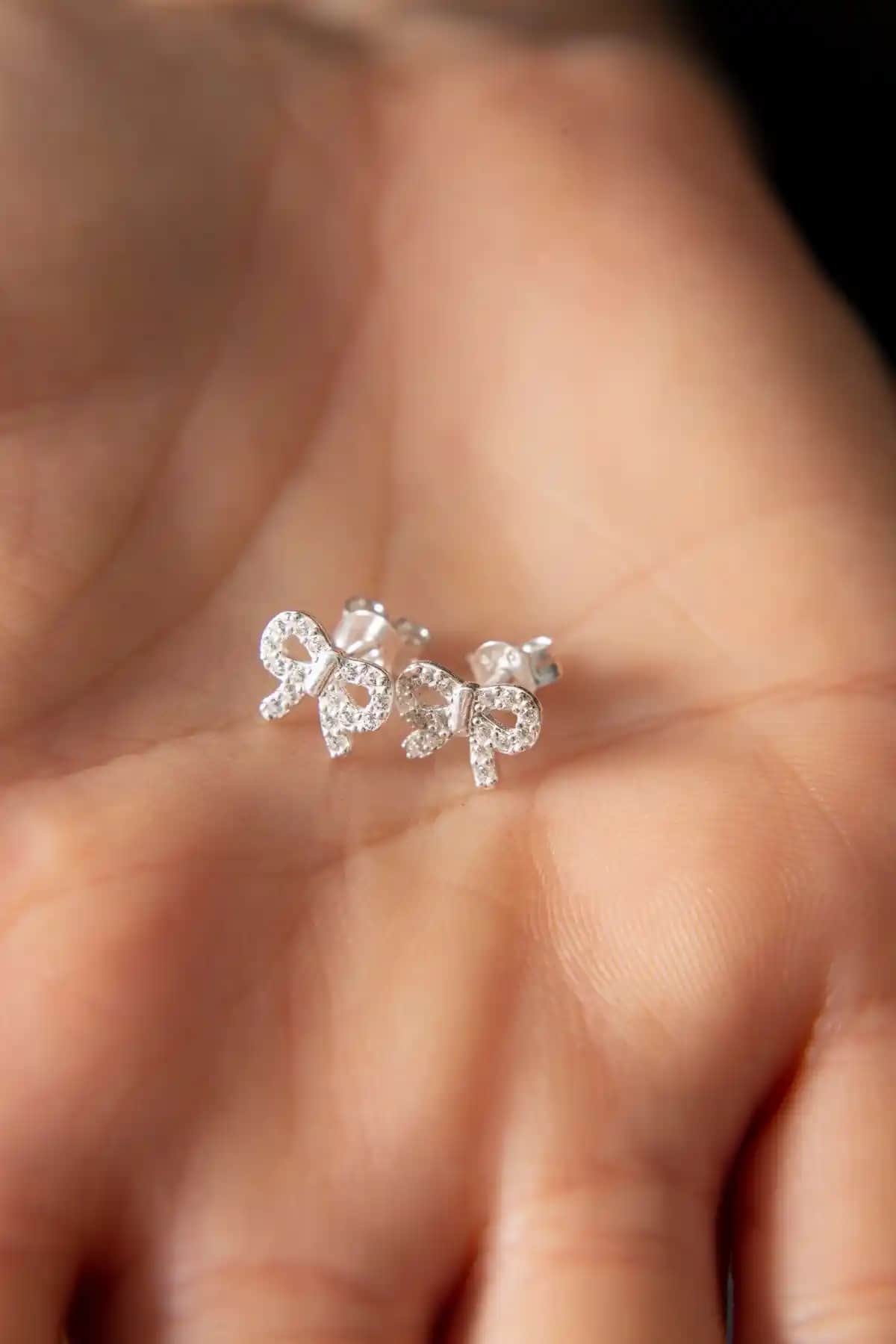 Elika Silver ve NEREZE Gümüş Küpe Karşılaştırması ve Stil İpuçları