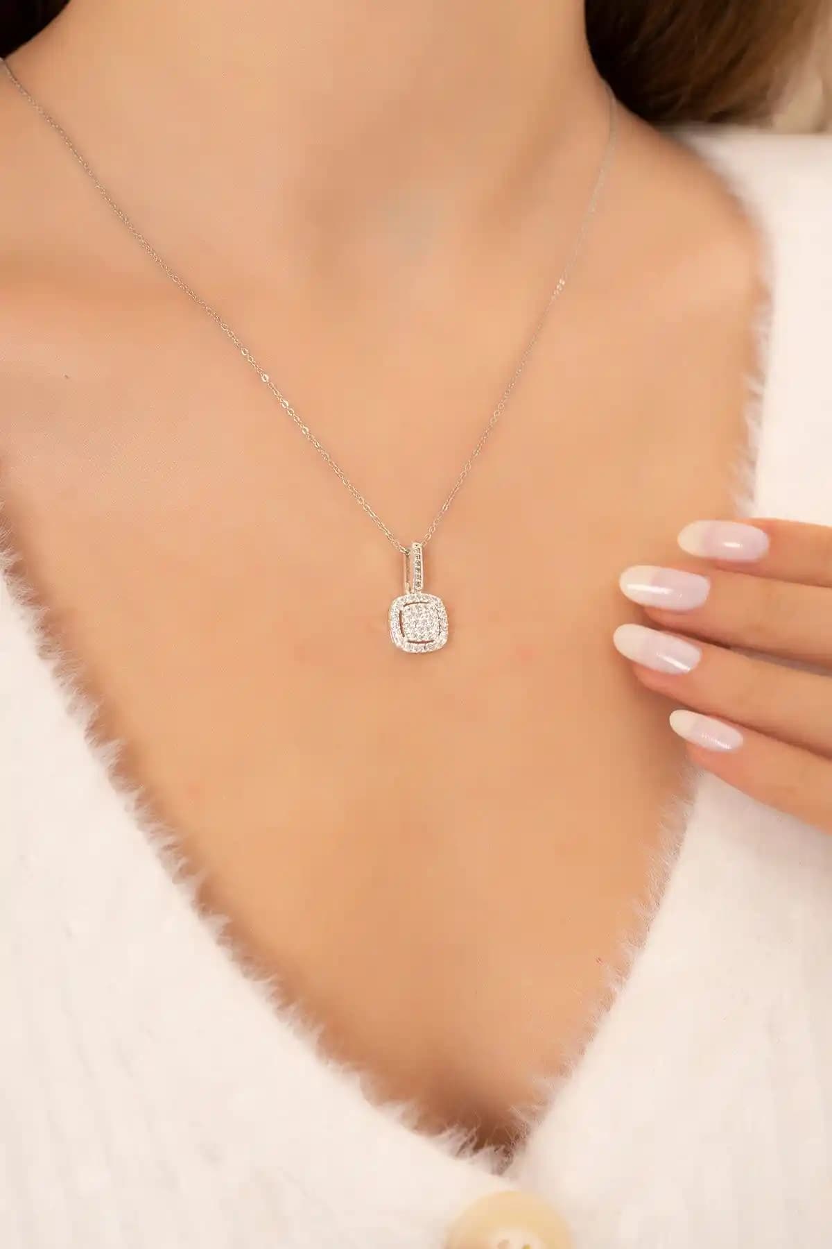 Eva Jewelry Pırlanta Montürlü Baget Gümüş Rodyum Kaplama Kan Kolye - Modern ve Şık Tasarım