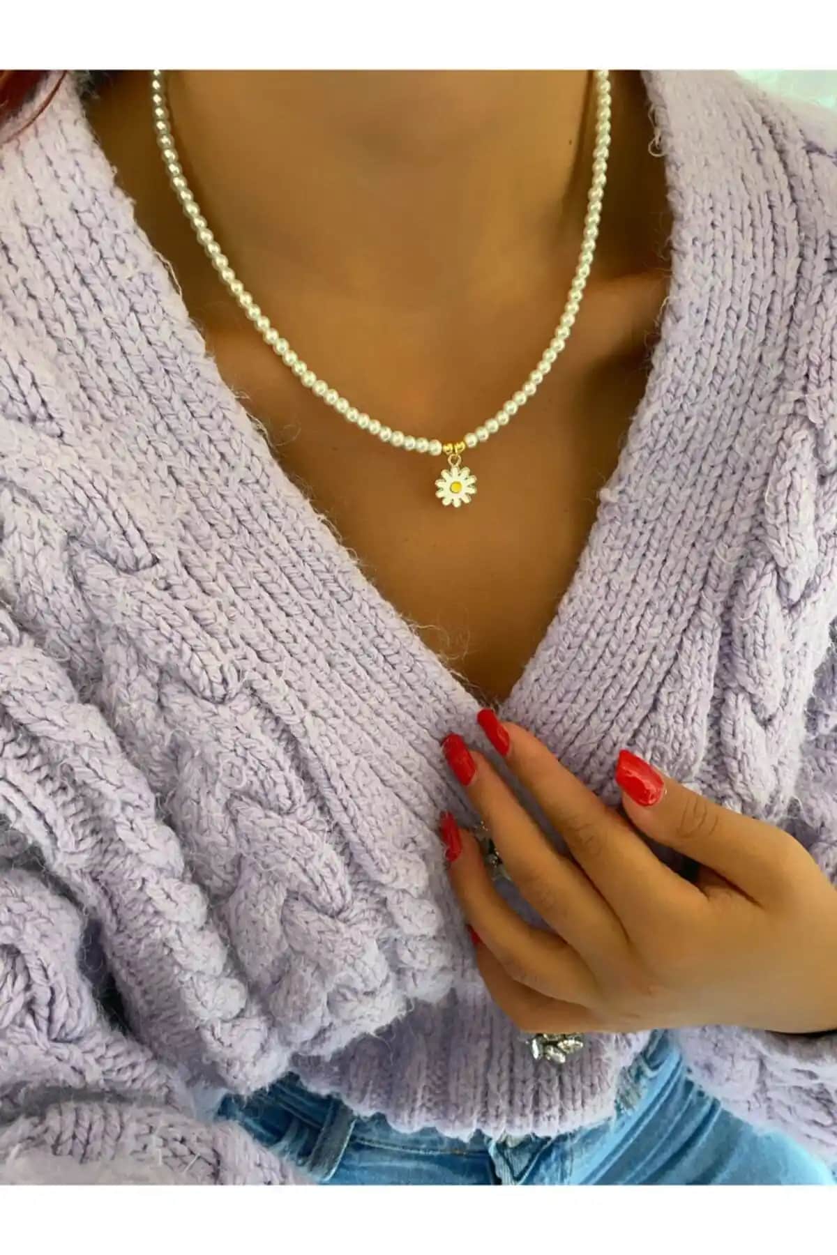 Everglow Jewelry Inci Papatya Kolye: Zarif ve Şık Bir Takı Seçeneği