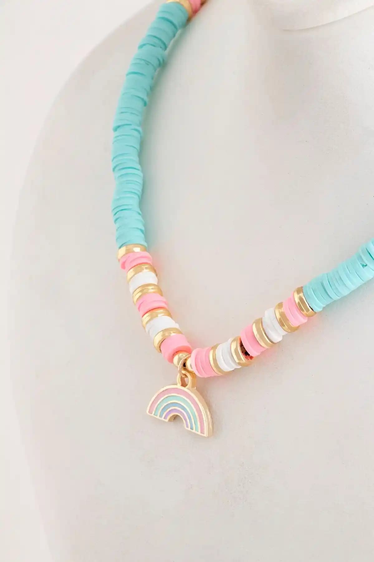 Gökkuşağı Figürlü Fimo Kolye: Renkli ve Benzersiz Tasarımıyla Günlük Şıklık İçin Ideal