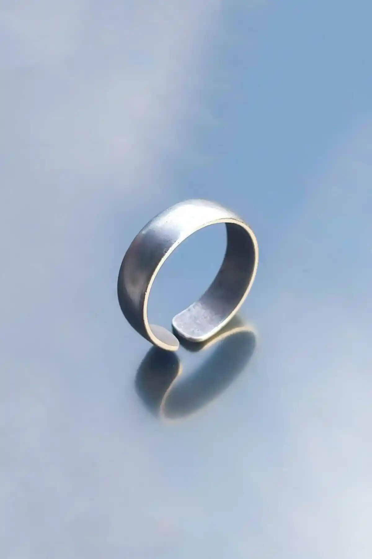 Gümüş Kaplama Sade Halka Şövalye Yüzük - Dayanıklı ve Şık Tasarım