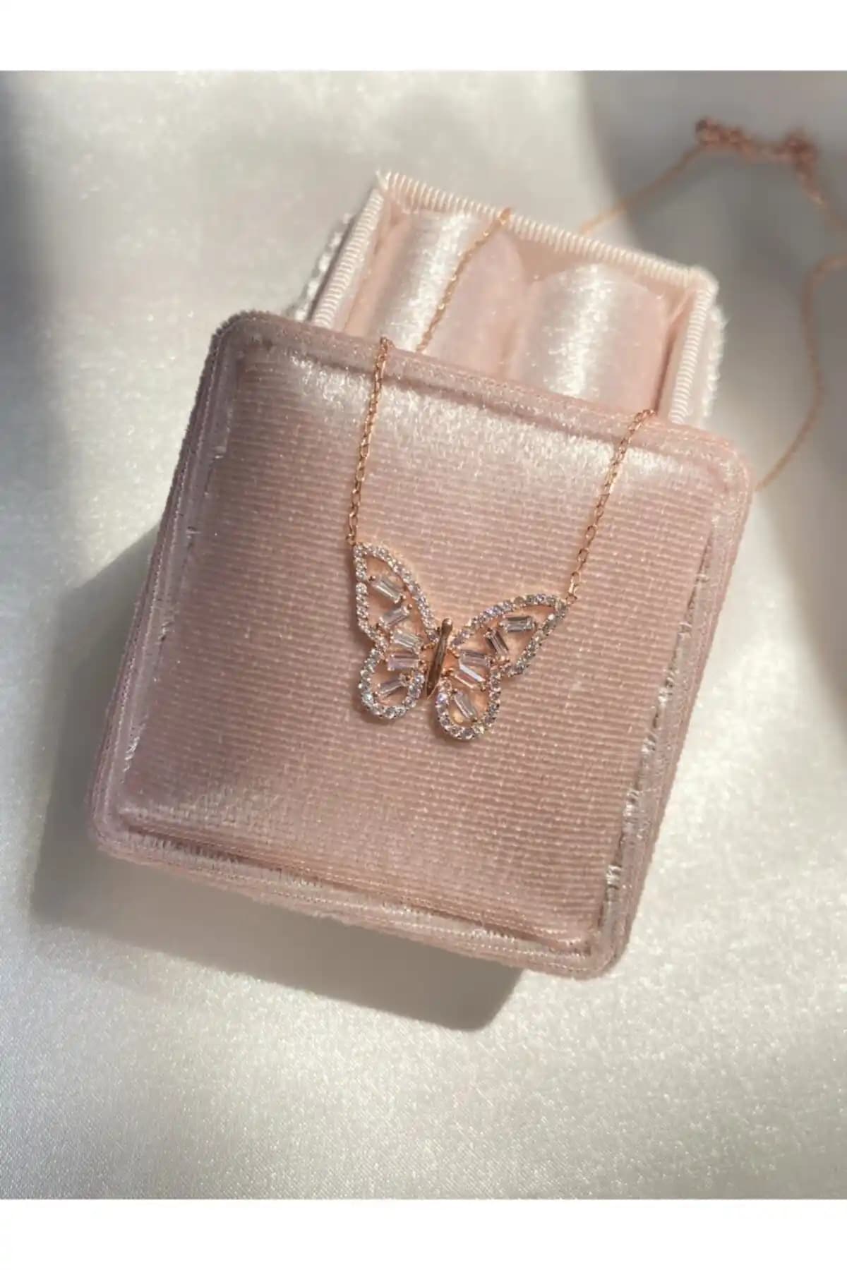 Harlofia Jewelry Gümsü Kelebek Kolye Karşılaştırması ve Seçim Rehberi