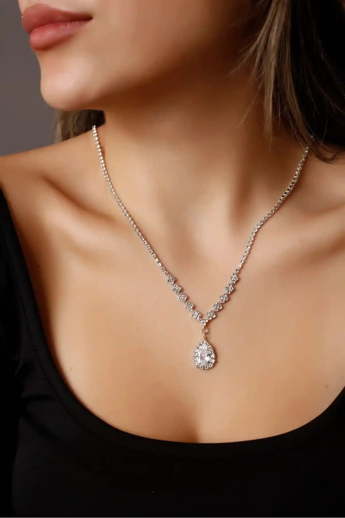 HUBANN ve Silvano Jewelry Kolye Karşılaştırması: Hangi Model Sizin İçin Uygun