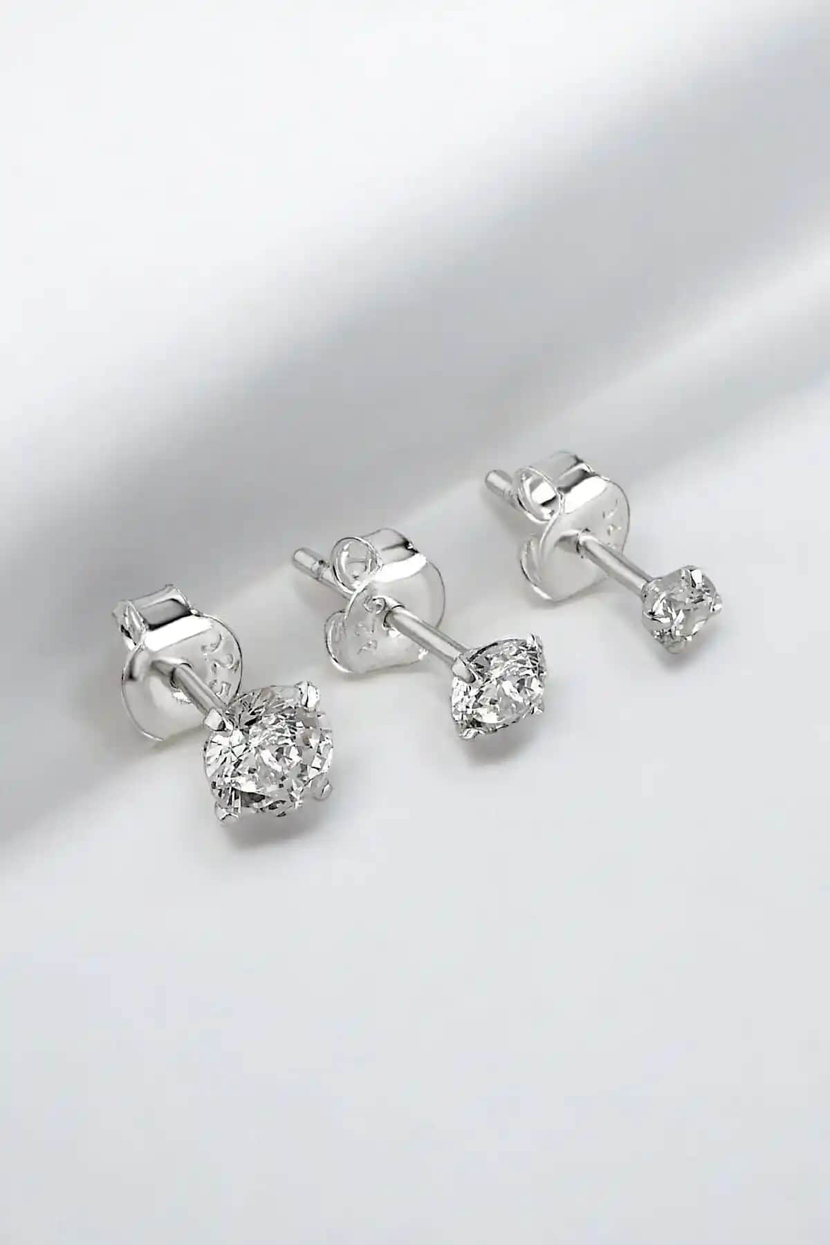 Jelux Silver 925 Ayar Gümüş Küpe Karşılaştırması: Zarif ve Şık Modeller