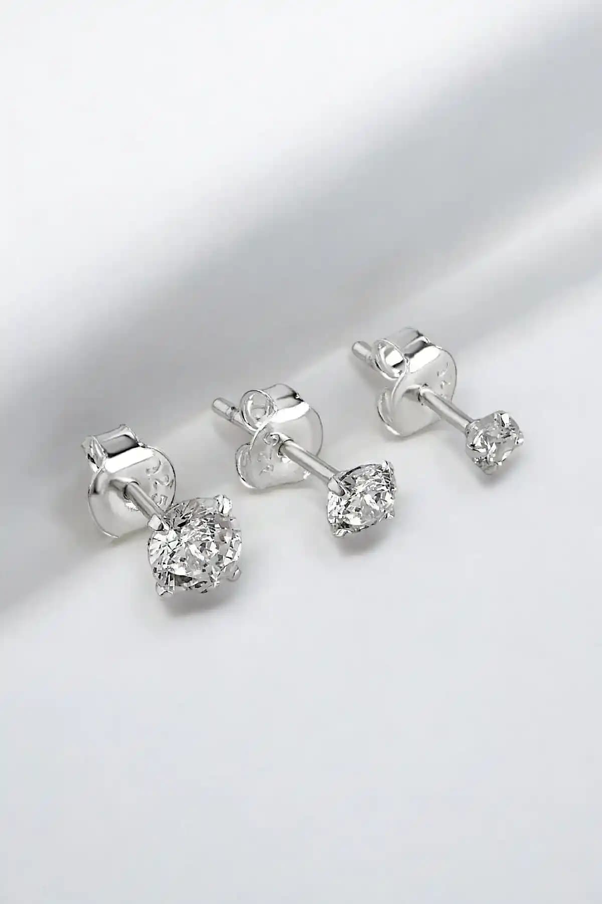 Jelux Silver 925 Ayar Gümüş Küpe Karşılaştırması: Zarif ve Şık Modeller