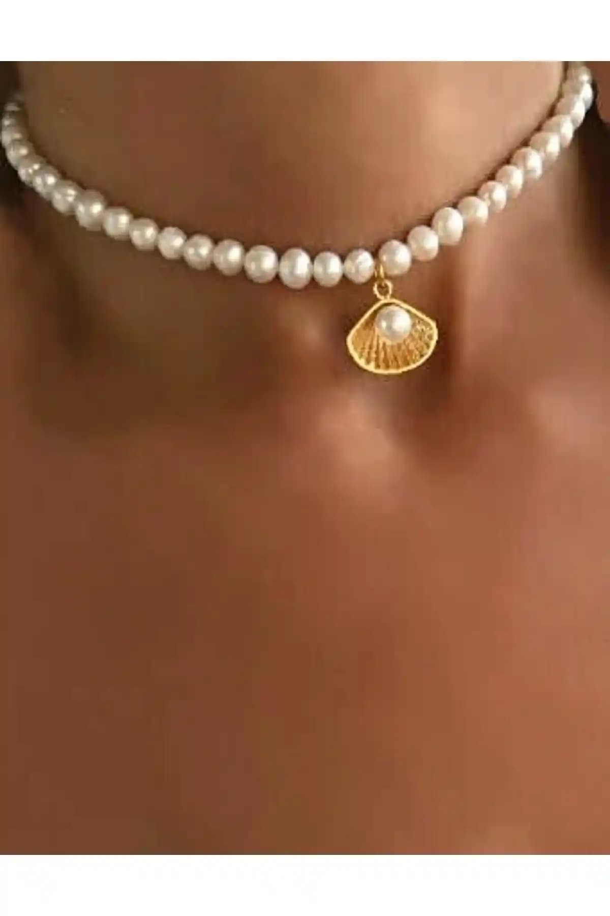 Kadın Beyaz İnci ve Deniz Kabuğu Tasarımlı Şık Kolye ve Tasma Aksesuarı
