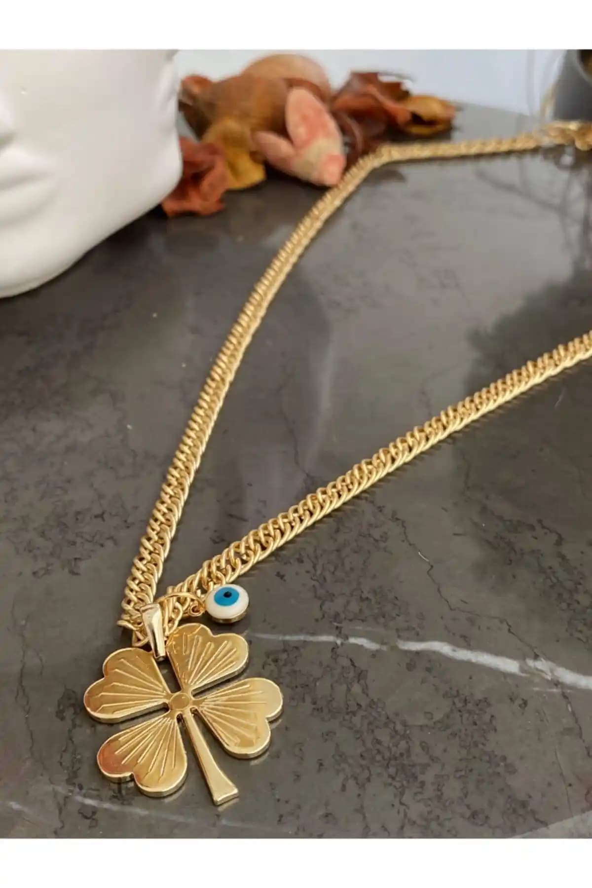 Kadın Kolye Karşılaştırması: Jack Ferrero ve Jenny Daphne Modelleri Hakkında Bilgiler