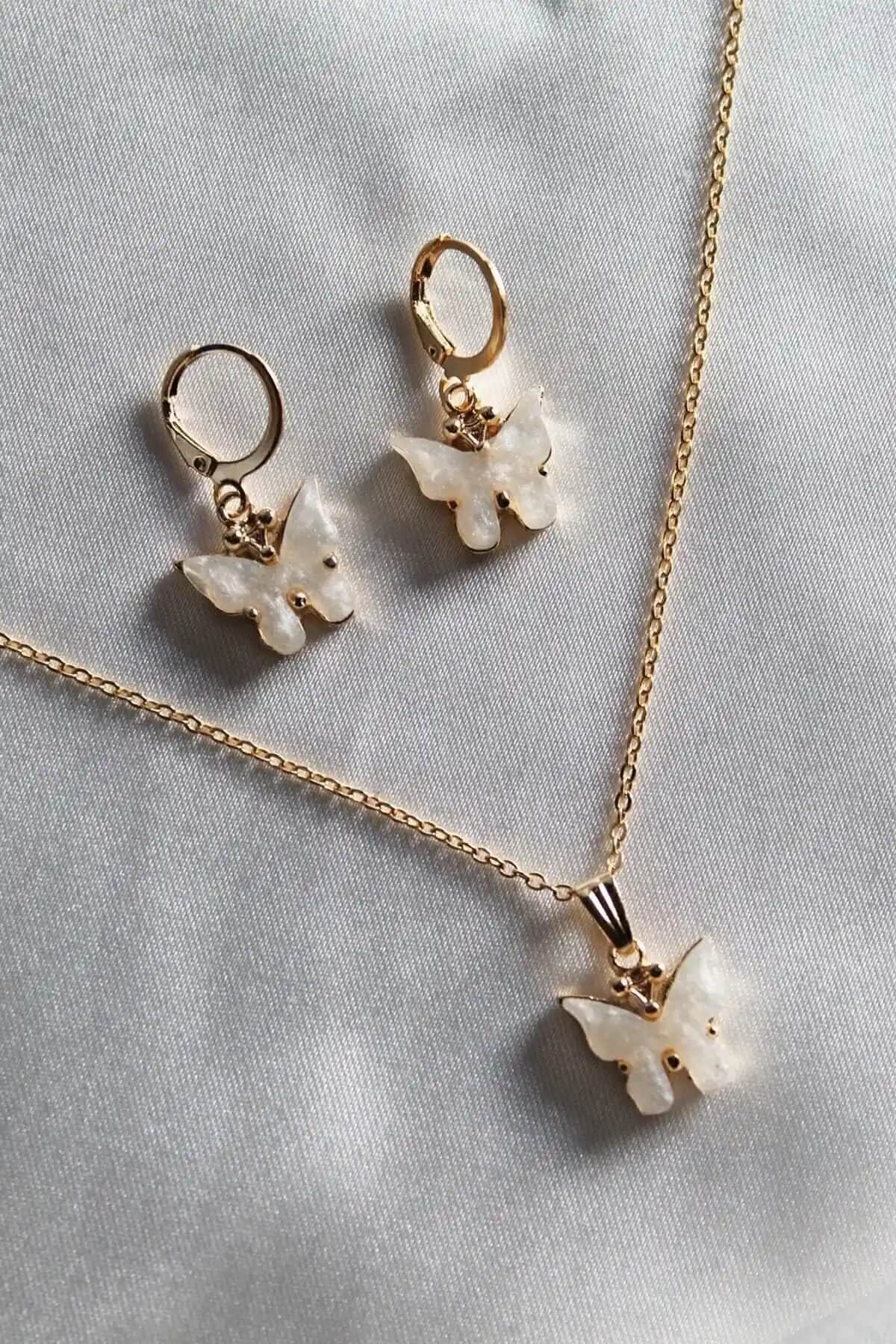 Kadın Krem Renk Kelebek Kolye ve Küpe Takı Seti Zarif Tasarım ve Uzun Ömürlü Kullanım