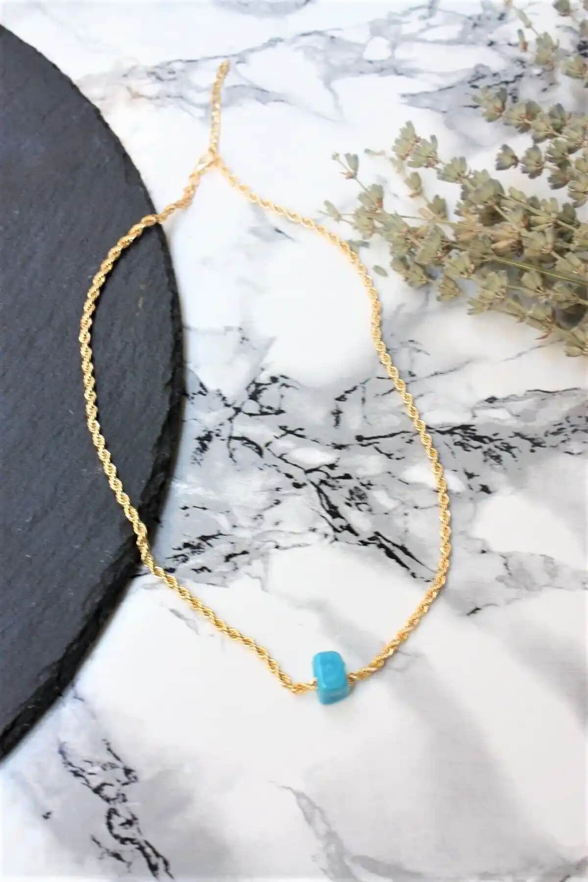 Kadın Nostaljik Boncuklu Burgu Kolye: Zarif ve Çok Yönlü Tasarım Özellikleri