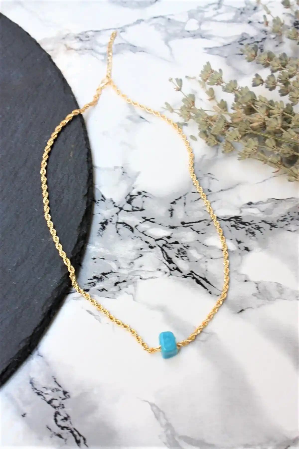 Kadın Nostaljik Boncuklu Burgu Kolye: Zarif ve Çok Yönlü Tasarım Özellikleri