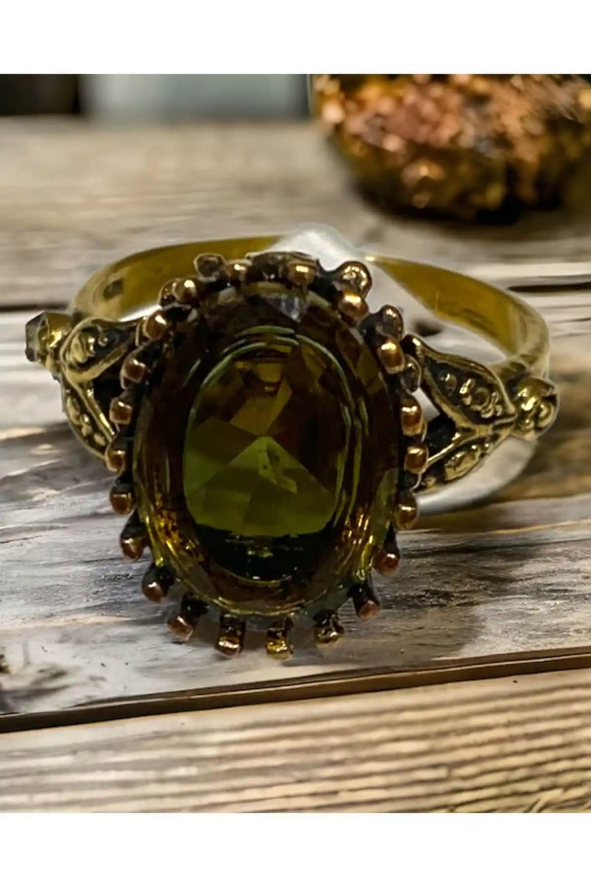 Kadın Zarif Bakır ve Zultanit Taşlı El Yapımı Yüzük - Dayanıklı ve Şık Tasarım