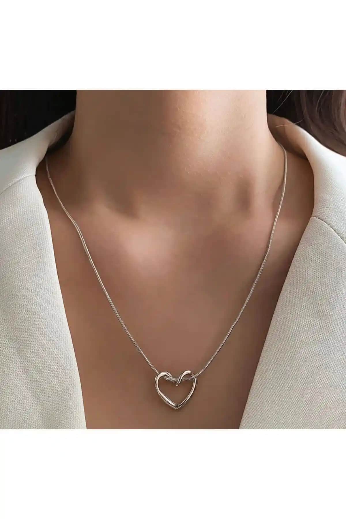 Kadınlar İçin Zarif Gümüş Kalp Düğüm ve Rhinestone Choker Kolye Karşılaştırması