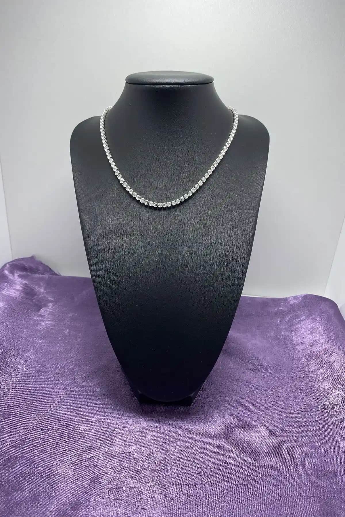 Karşılaştırmalı İnceleme: Ressia ve SMPLEBOX Zirkon Taşlı Kolye Modelleri