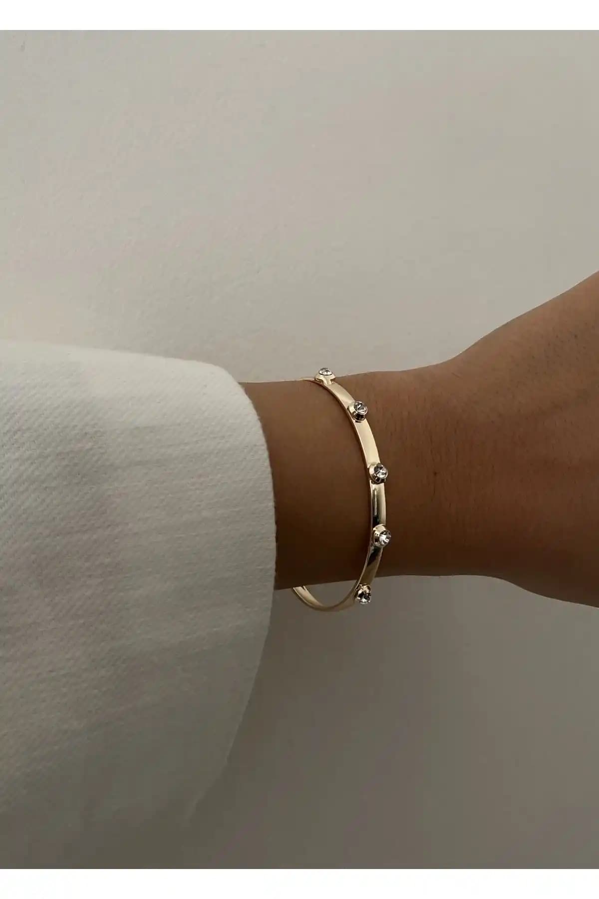 KILIGISTANBUL Bileklikleri Karşılaştırması: Bridget ve Love Clıcks Modanın Zarif Detayları