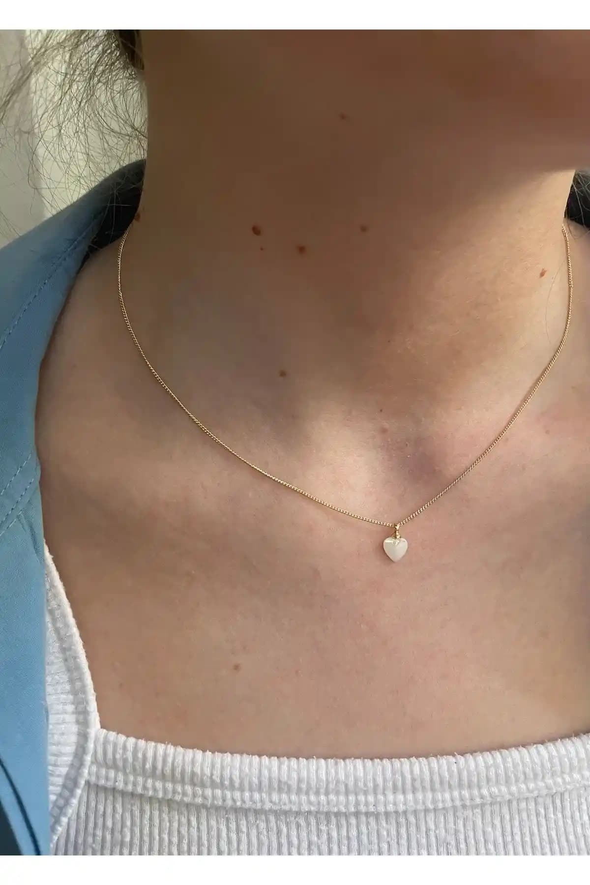 KİLİĞİSTANBUL Minimal Sedefli Gold Kolye ve OK ROSES Kararmaz Çelik Mini Kalp Kolye Karşılaştırması