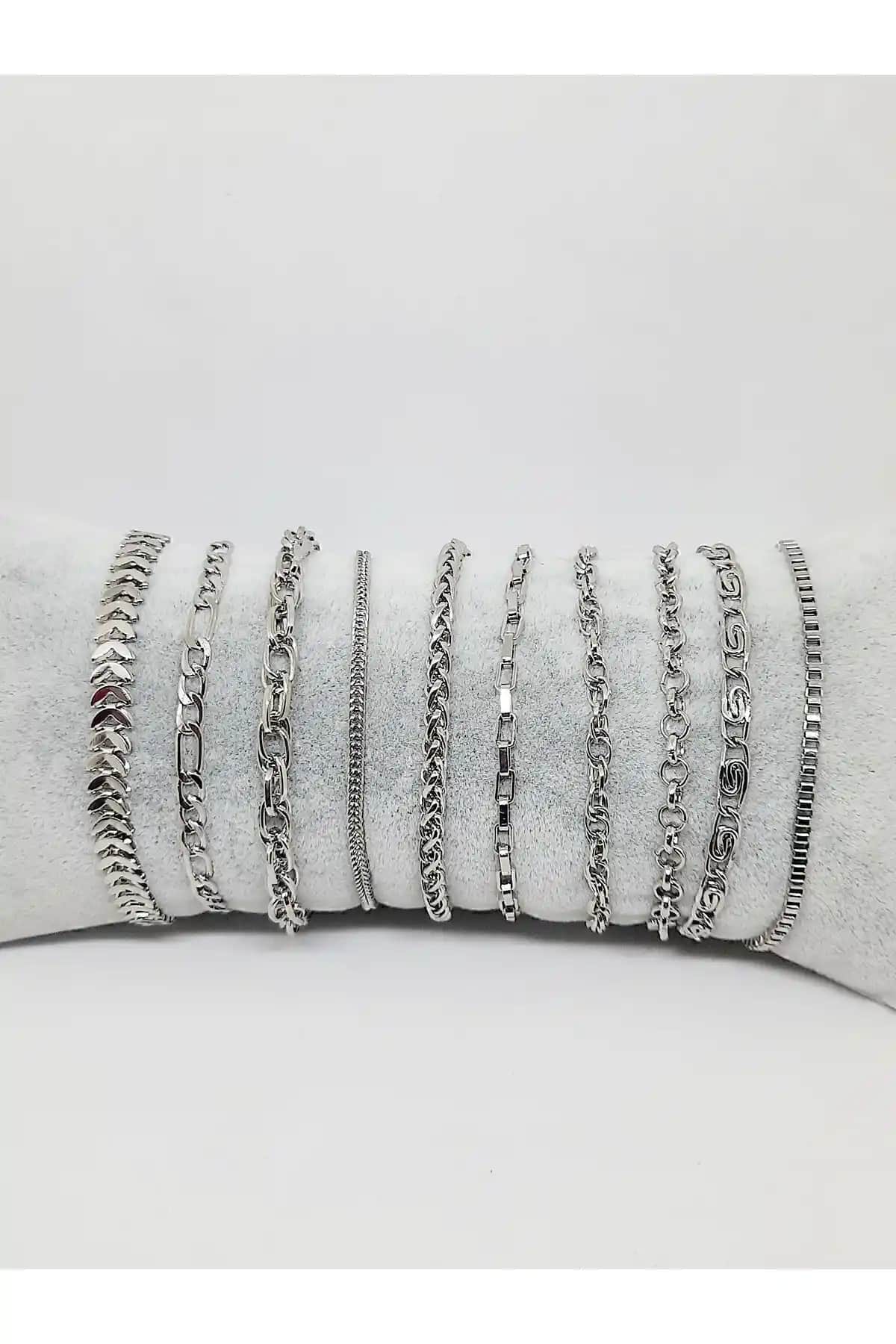 Kusaklı 10'lu Gümüş Renk Zincir Bileklik Seti: Şıklık ve Çok Yönlülük Sunan Aksesuar