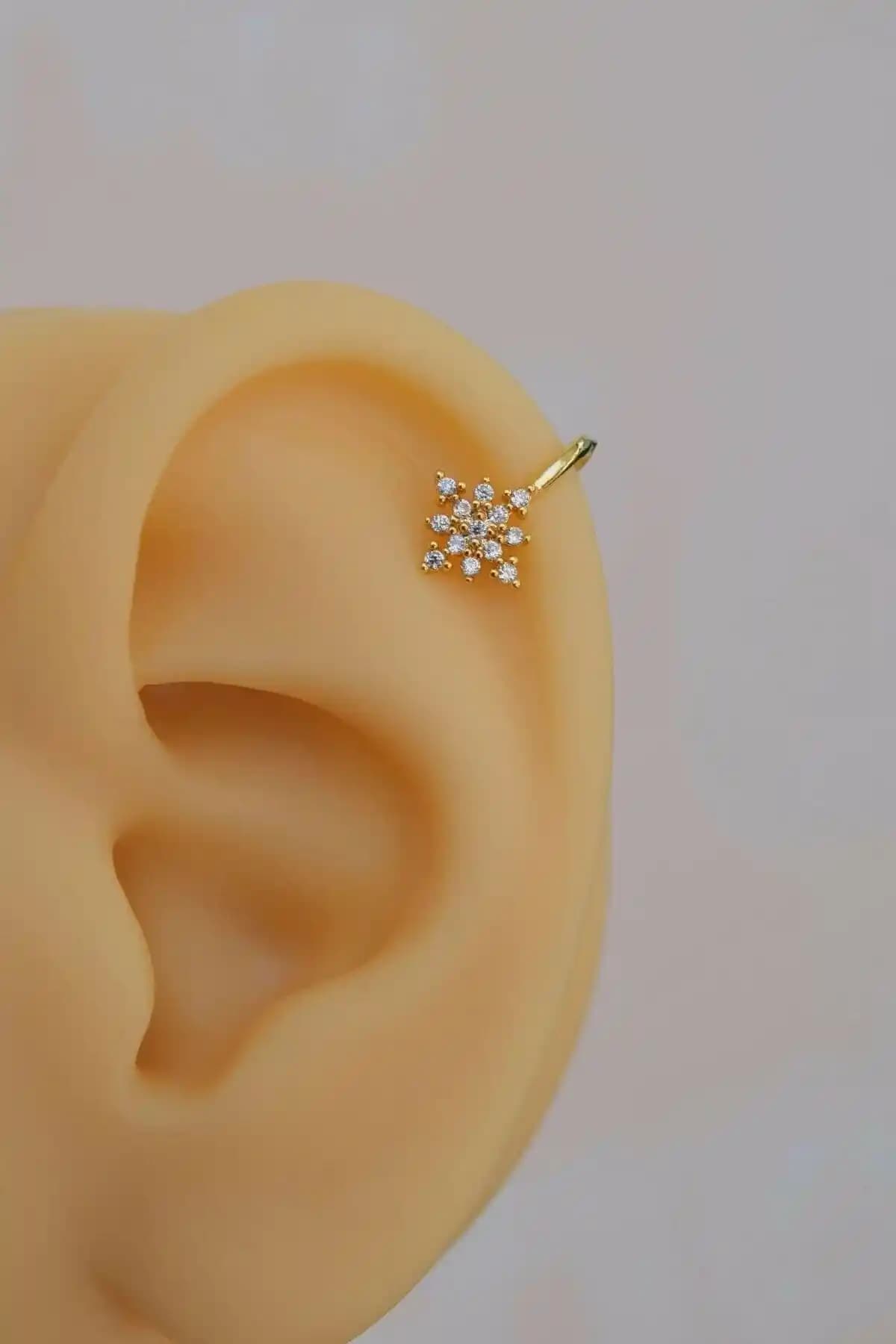 Kutup Yıldızı Küpe: Modern, Dayanıklı ve Çok Renkli Tasarım ile Şıklık Sunar