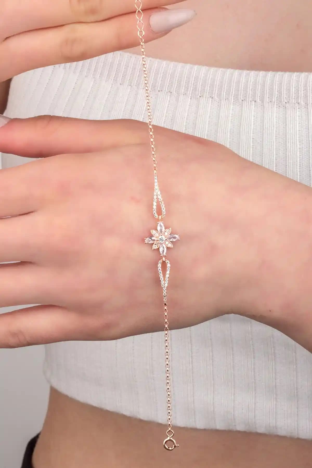 Miavi Silver 925 Ayar Gümüş Doç Zincirli Umut Çiçeği Bileklik İnce ve Zarif Tasarım