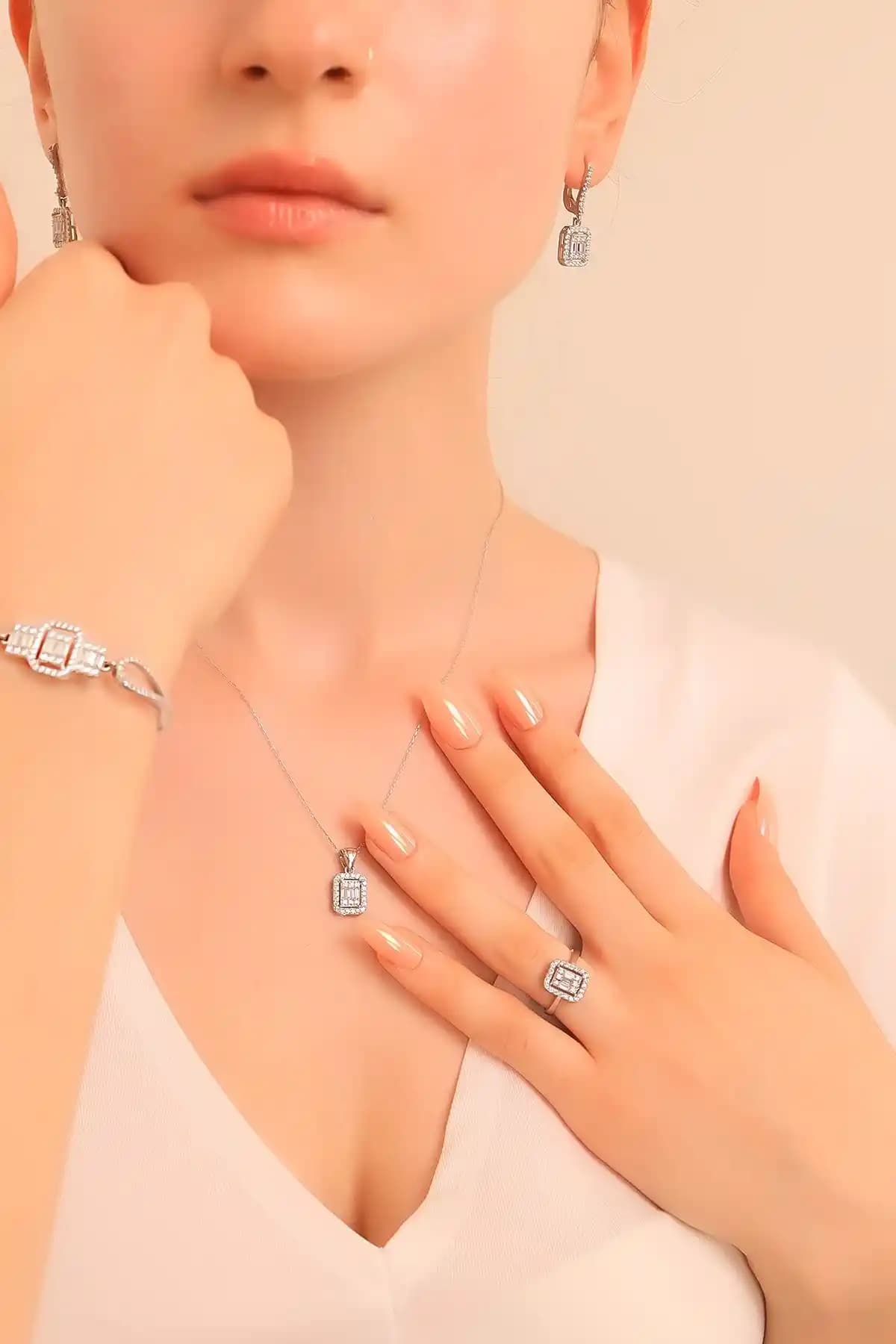 Miavi Silver 925 Ayar Gümüş Takı Seti: Zarif ve Dayanıklı Tasarım Özellikleri