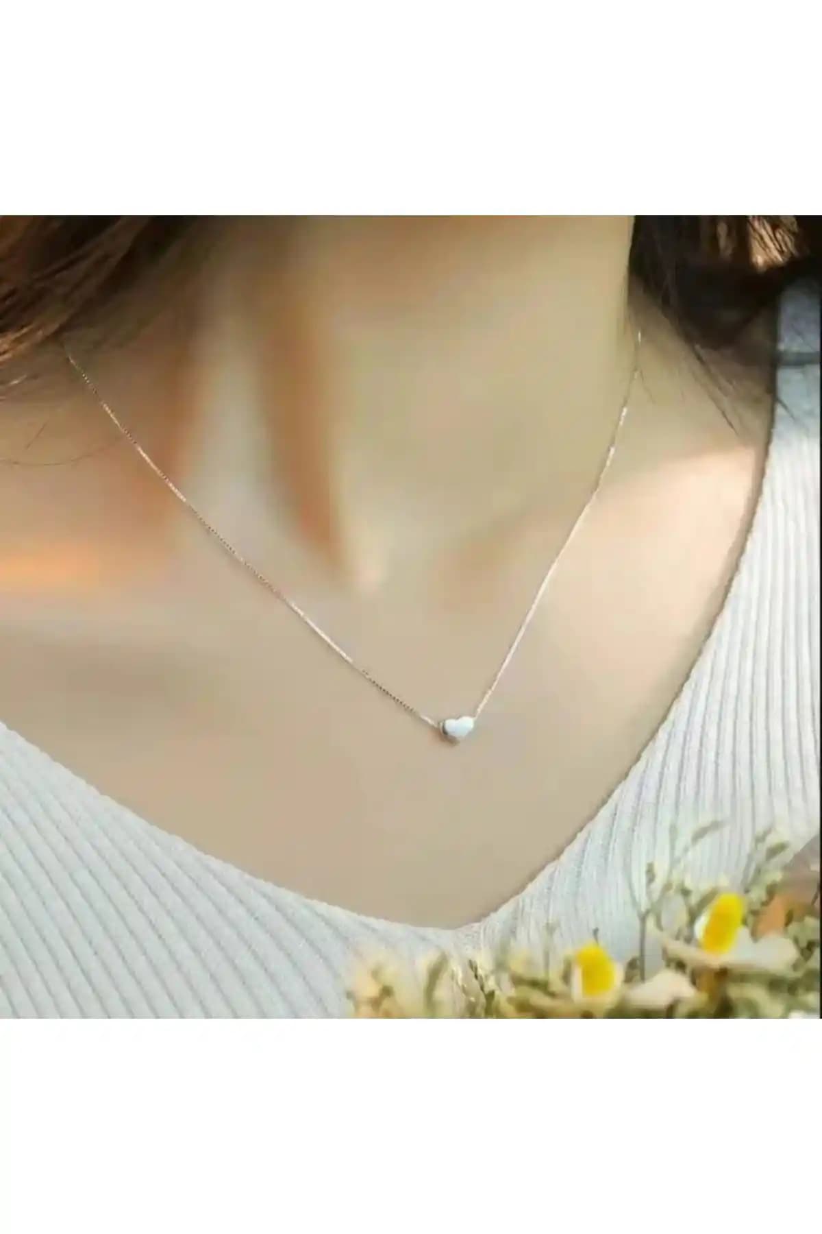 Monalisatoka Kadın Gümüş Kalp Minimal Kolye: Zarif ve Modern Takı Tasarımı