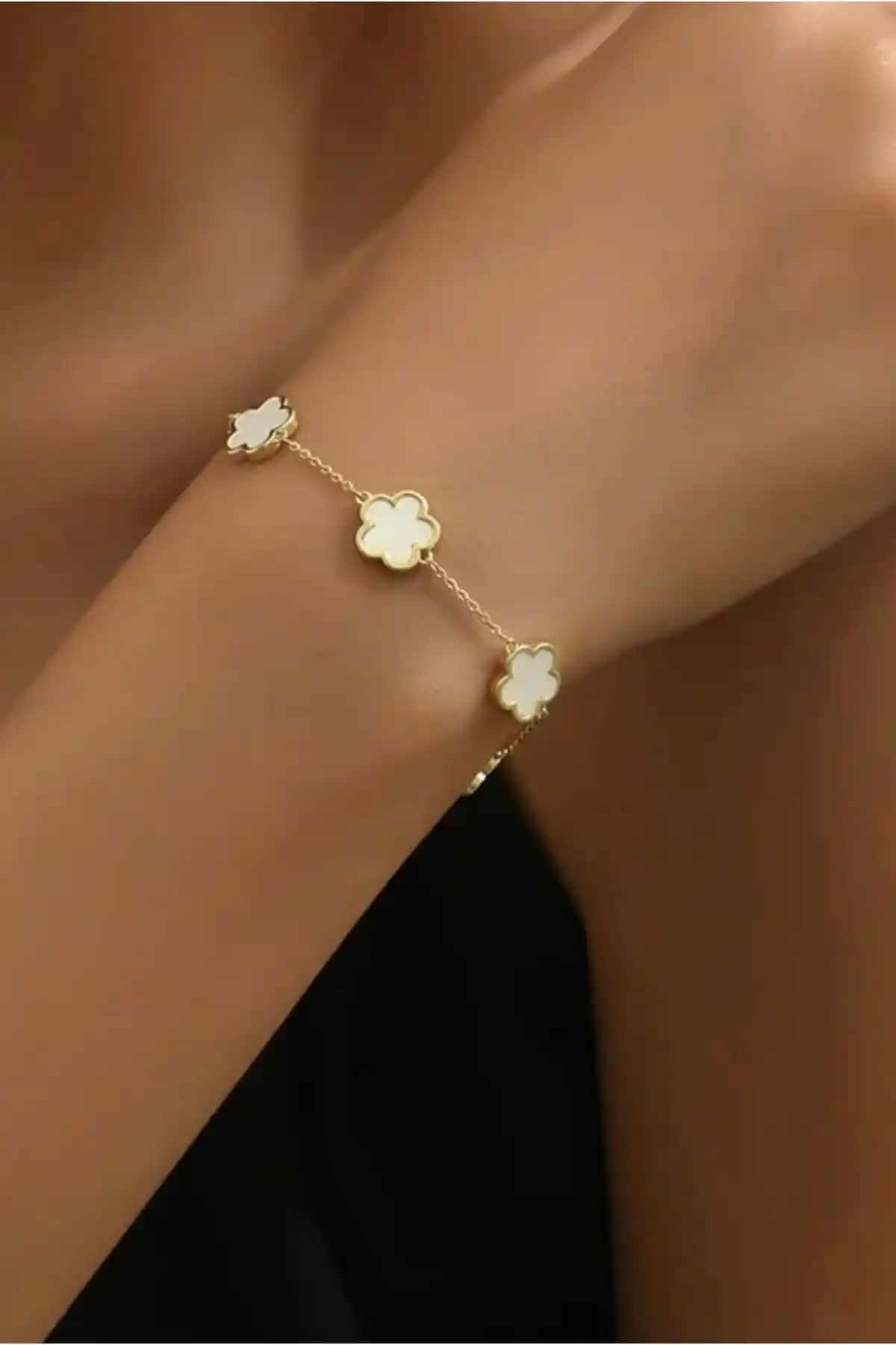 Monalisatoka ve PEARLESS LOVE Bileklikleri Karşılaştırması: Hangi Ürün Daha Uygun?