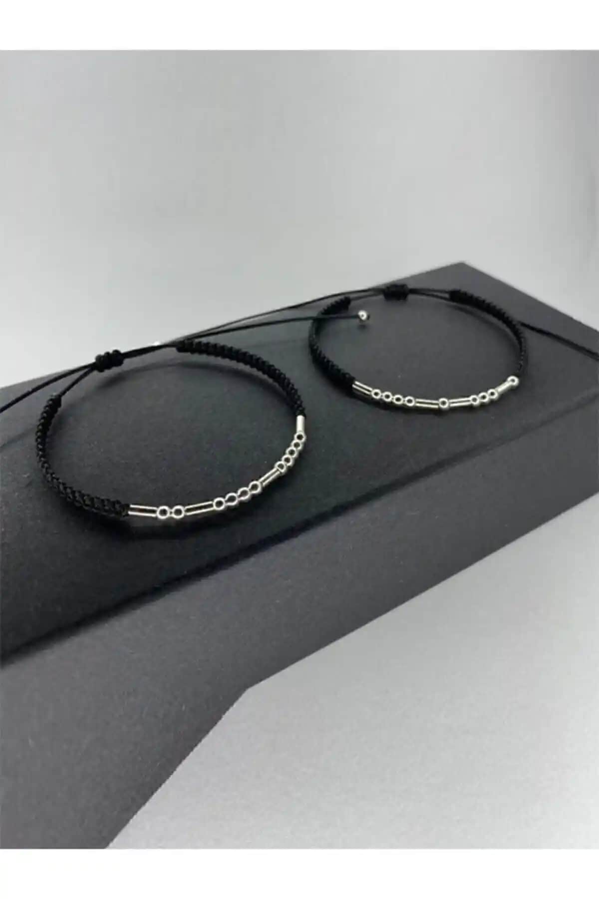 Mors Alfabesi Bileklikleri ve Zincir Bilekliklerin Karşılaştırmalı İncelemesi