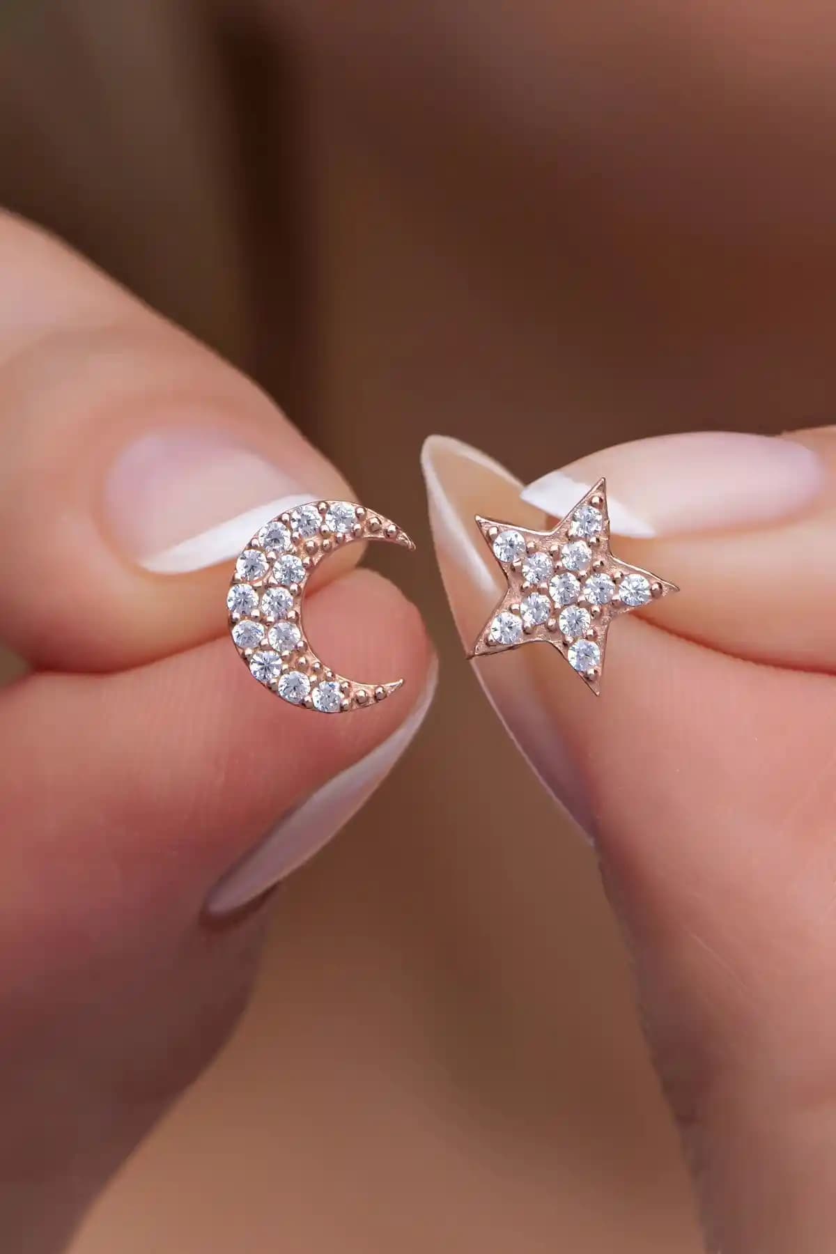 NEREZE 925 Ayar Gümüş Minik Ay Yıldız Model Küpe Şık ve Zarif Tasarım