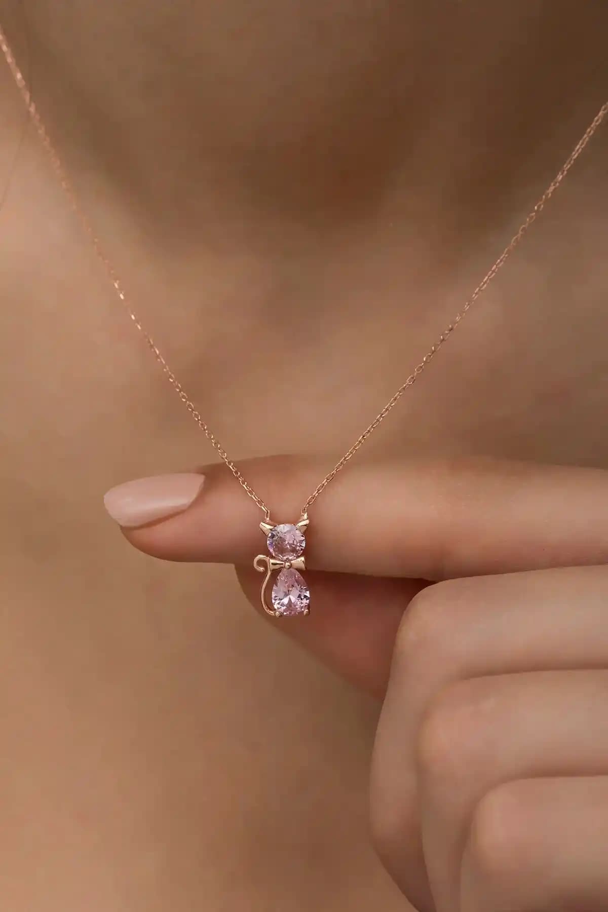 NEREZE Gümüş Kedi Kolye Karşılaştırması Pembe ve Tanzanit Taşlı Modeller