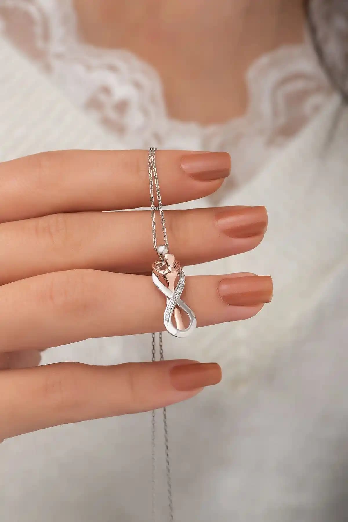 NEREZE Markalı 925 Ayar Gümsüz Kolye Çeşitleri ve Özellikleri Analizi