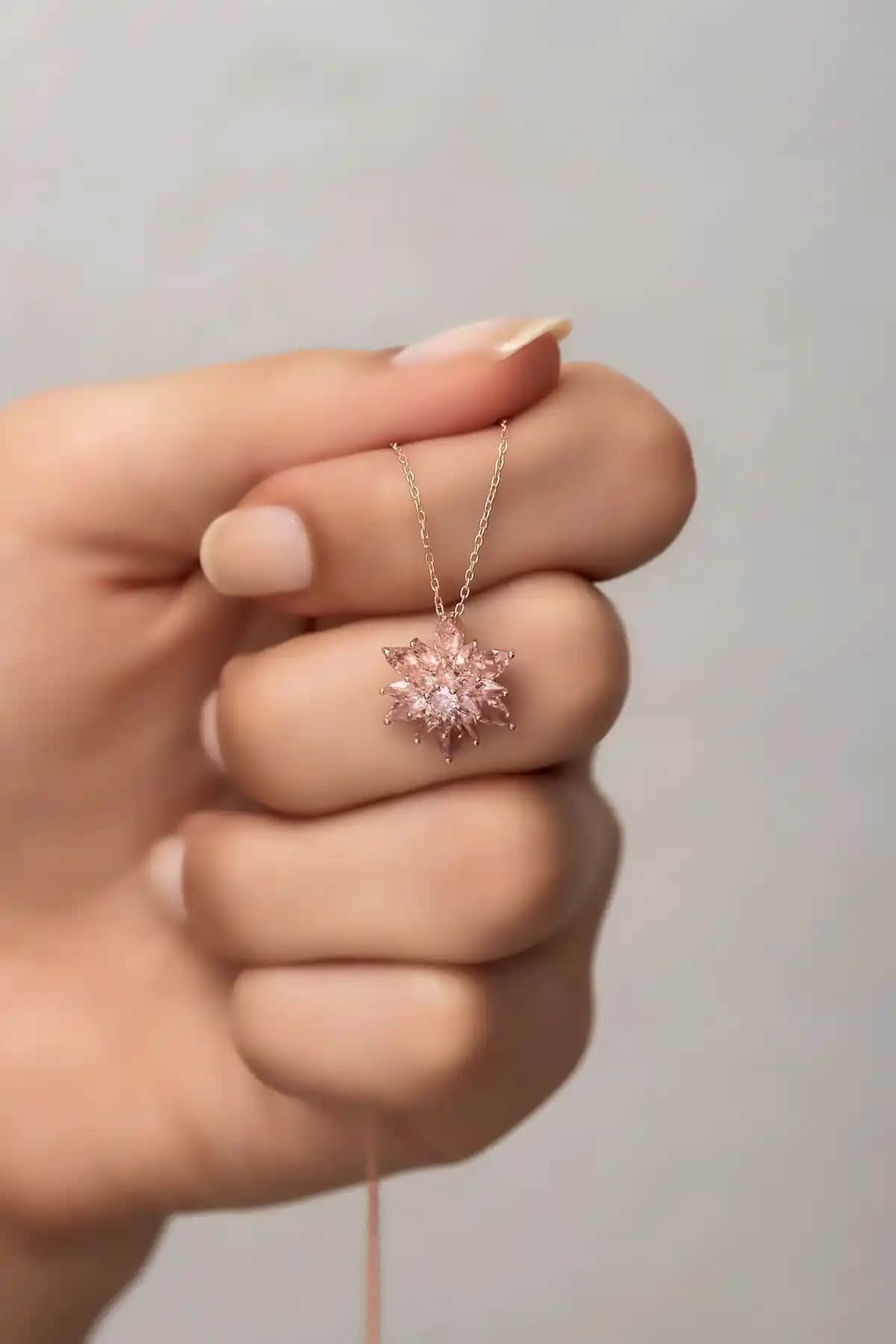 NEREZE ve Silvano Jewelry 925 Ayar Gümüş Pembe Lotus Kolye Karşılaştırması