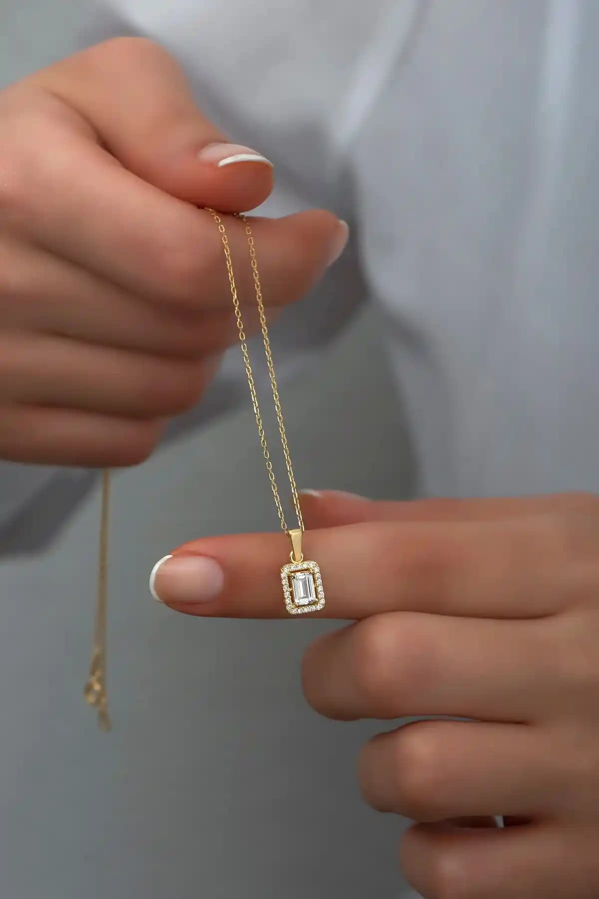 NEREZE ve Söğütlü Silver Gümüş Altın Baget Taşlı Kolye Karşılaştırması