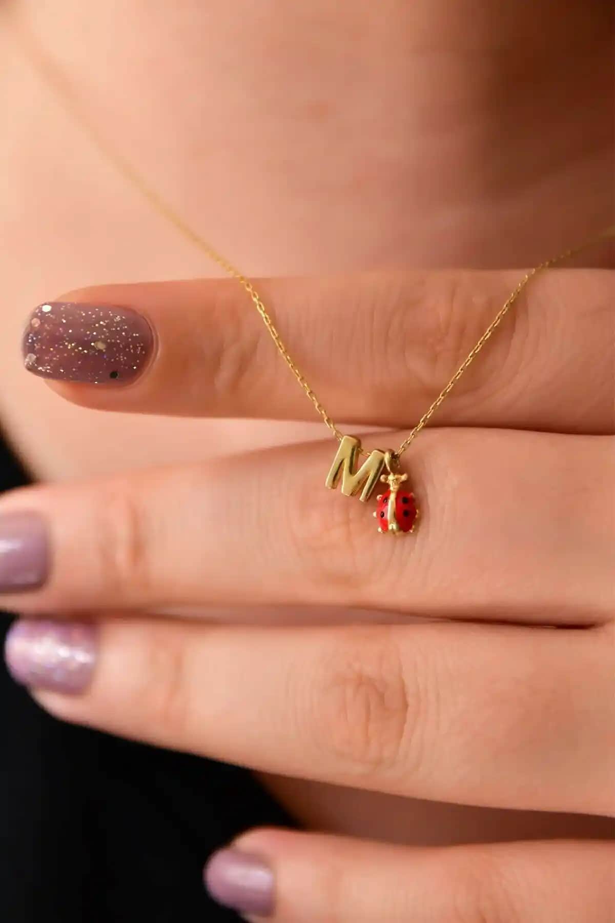 Papatya Silver 925 Ayar Gümüş Altın Kaplama 3D M Harf ve Uğur Böceği Kolye