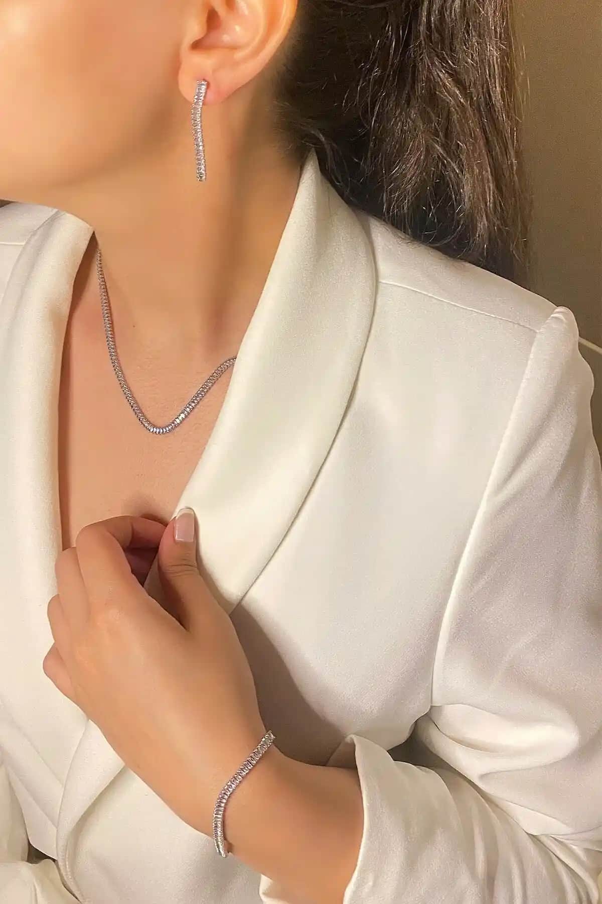 Ressia Baget Zirkon Taşlı Su Yolu Takı Seti Güçlü Malzeme ve Şık Tasarım