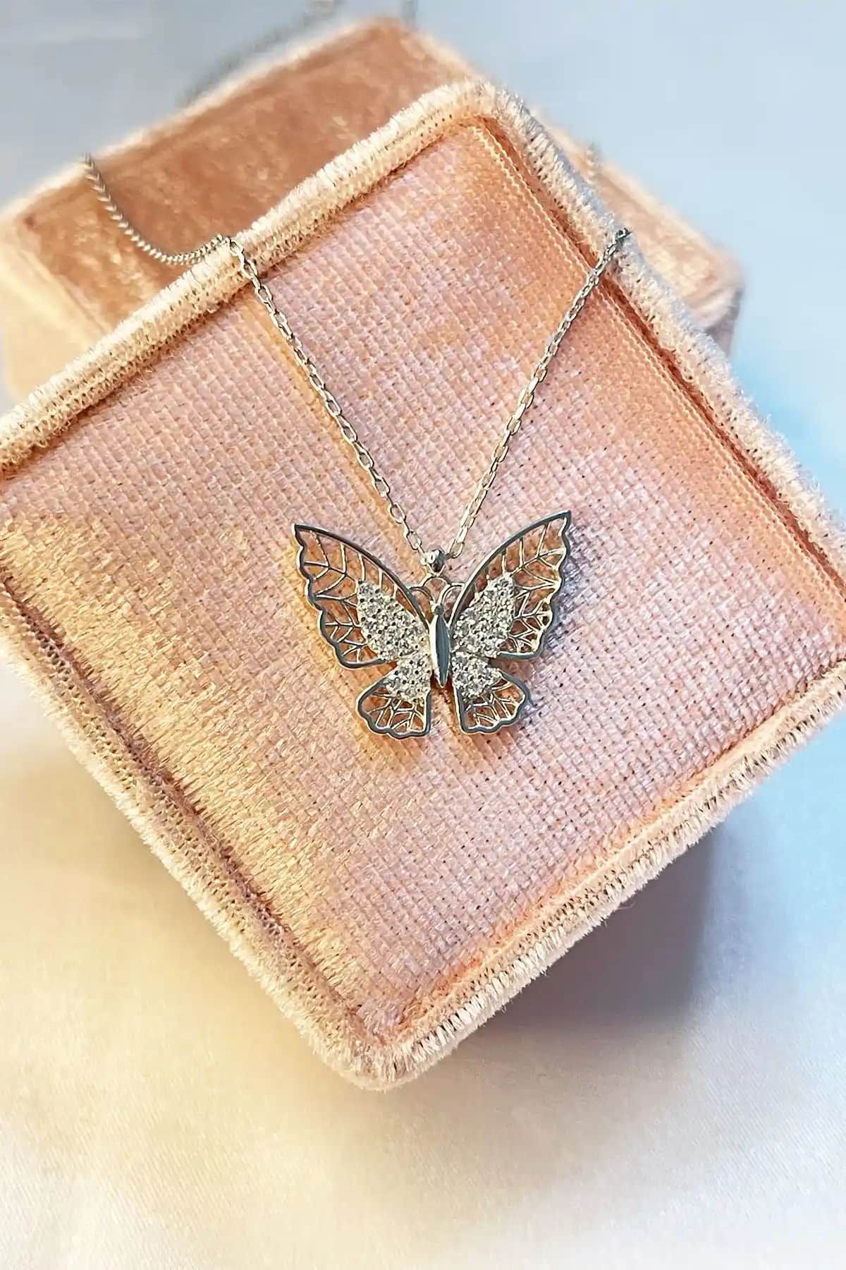 Rossalia Kadın Telkari Kelebek Kolyesi: Zarif ve Şık 925 Ayar Gümüş Tasarım