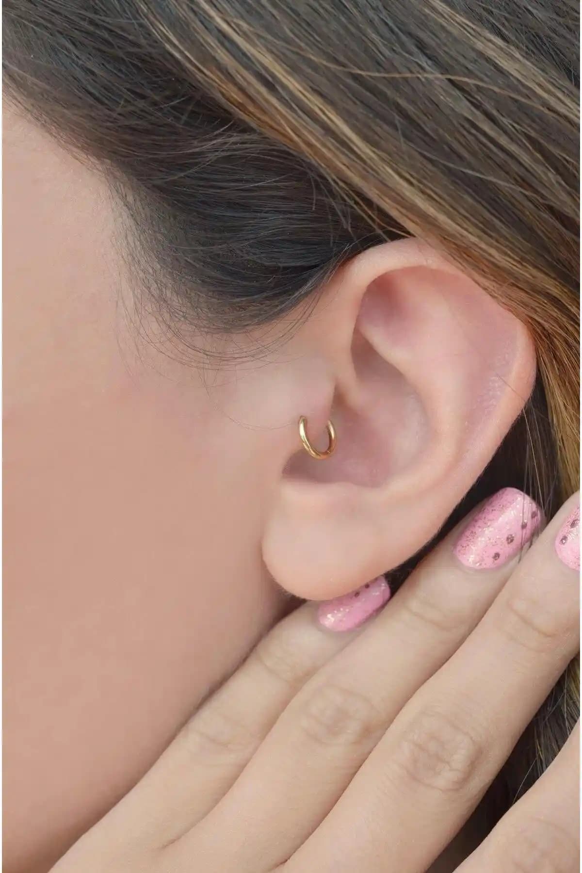 Sacce Scarves & Accessories Düz Çelik Halka Tragus Piercing ile Şık ve Dayanıklı Kulak Takıları