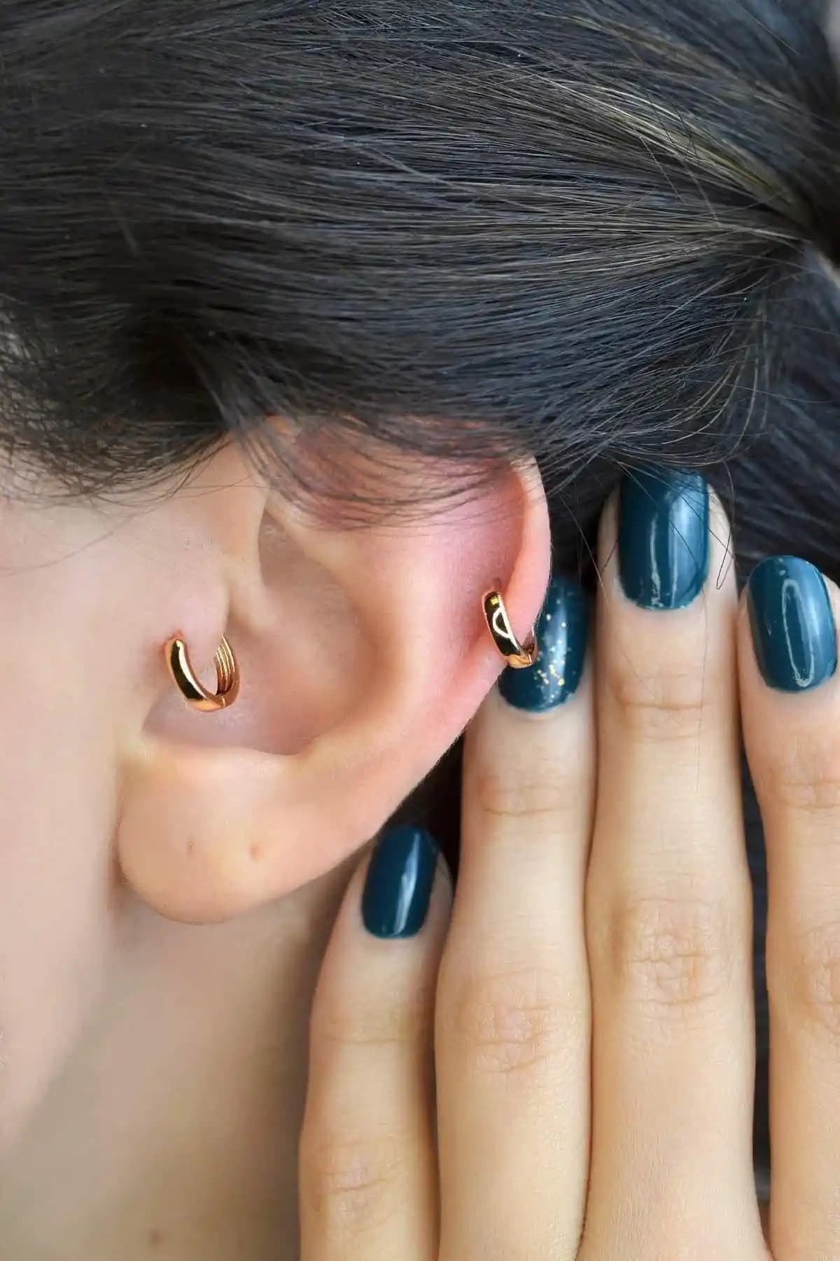 Sacce Scarves & Accessories Düz Halka Piercing ile Şıklık ve Çok Yönlülük Sunar