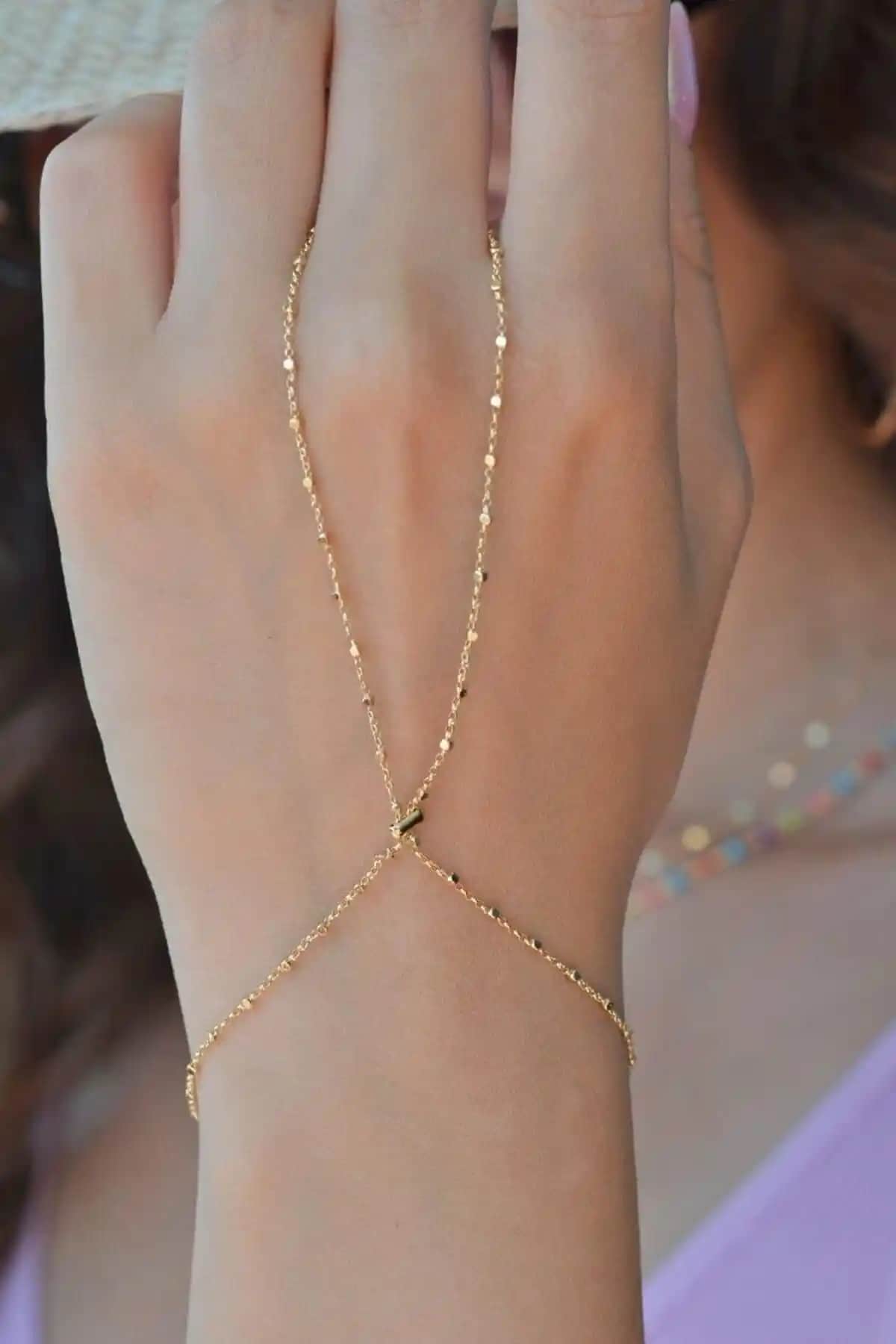 Sacce Scarves & Accessories İnce Zincir Şahmeran: Zarif ve Renkli Modern Takı Tasarımı