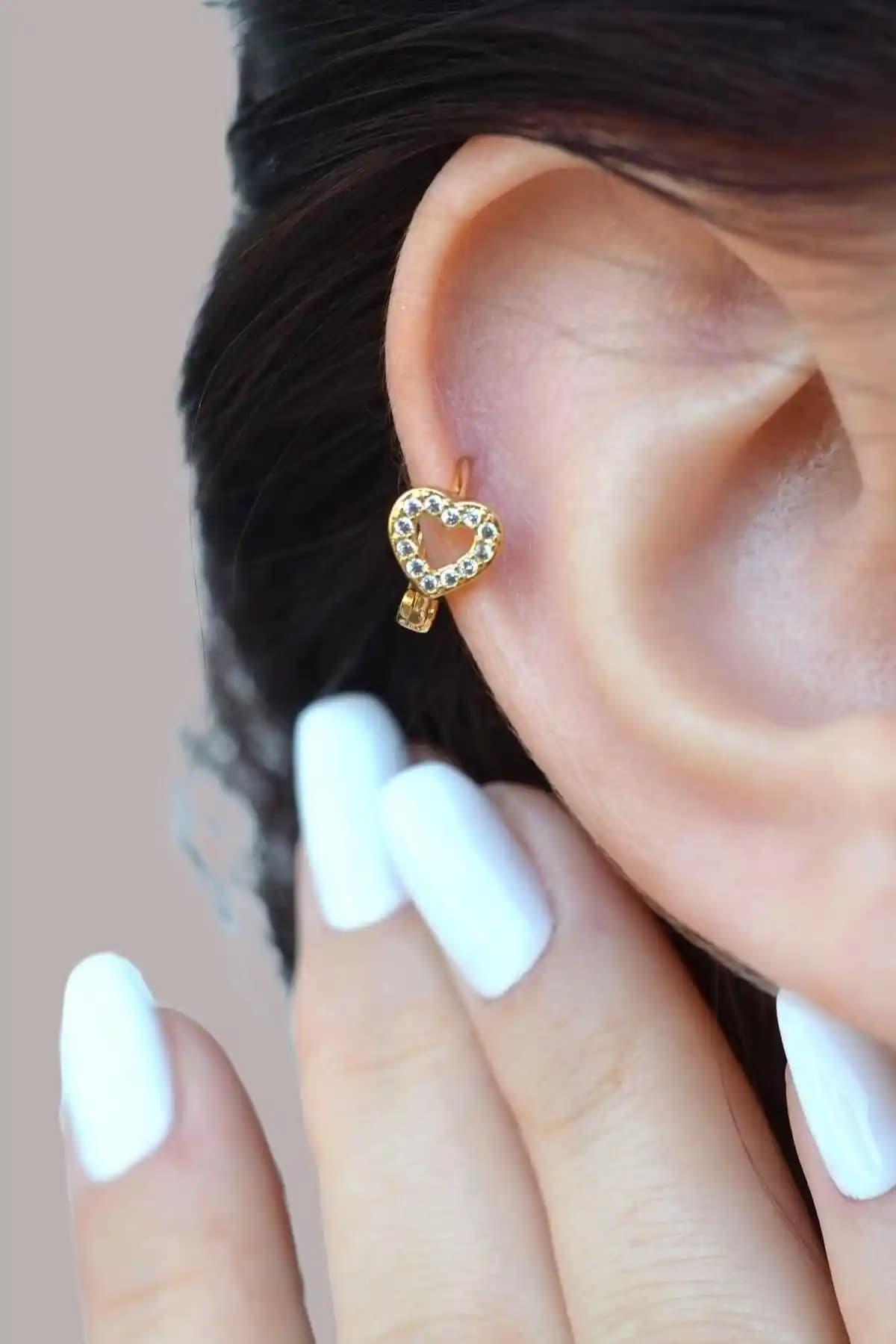 Sacce Scarves&Accessories Kalp Model Helix Kıkırdak Piercing: Şık ve Dayanıklı Takı Özellikleri
