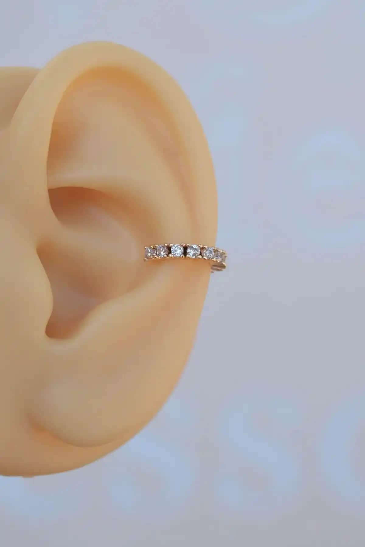 Sacce Scarves&Accessories Sıkıştırmalı Kıkırdak Küpesi ile Şıklık ve Dayanıklılık Bir Arada