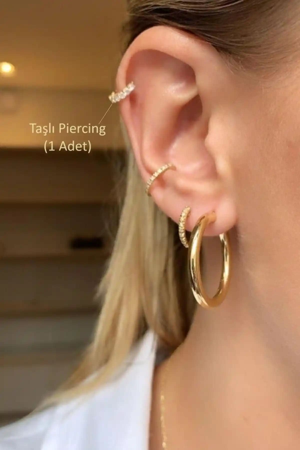 Sacce Scarves & Accessories Taşlı Halka Tragus Piercing ile Şıklık ve Dayanıklılık Bir Arada
