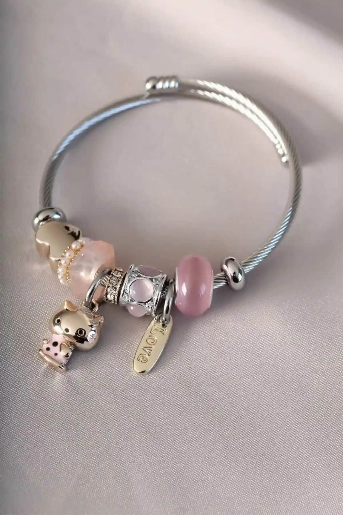 Simay Aksesuar Pembe Kedi Figürlü Çelik Charm Bileklik Günlük Kullanım İçin Şık Takı