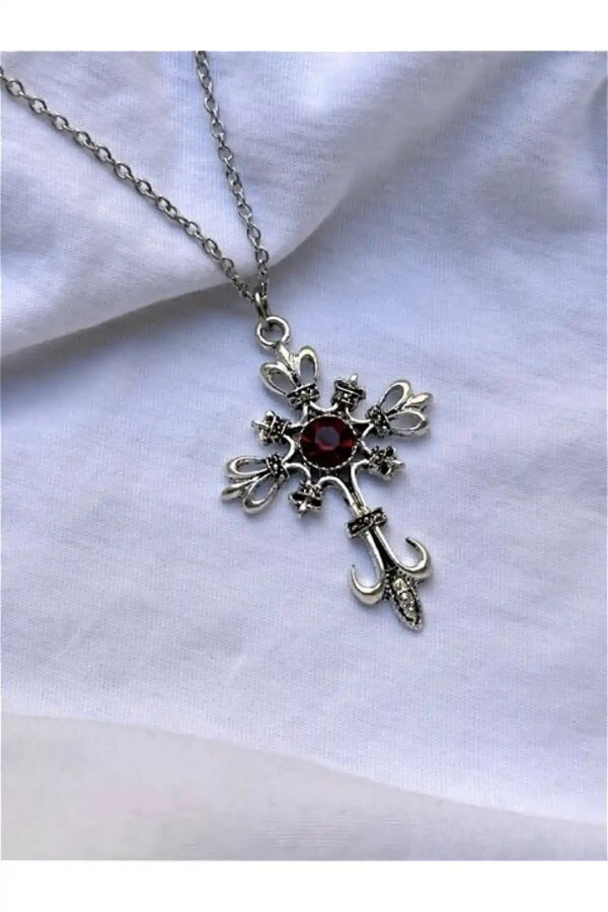 Sleyshop Taşlı Gotik Kırmızı Haç Anahtar Kolyesi İncelemesi ve Kullanıcı Yorumları