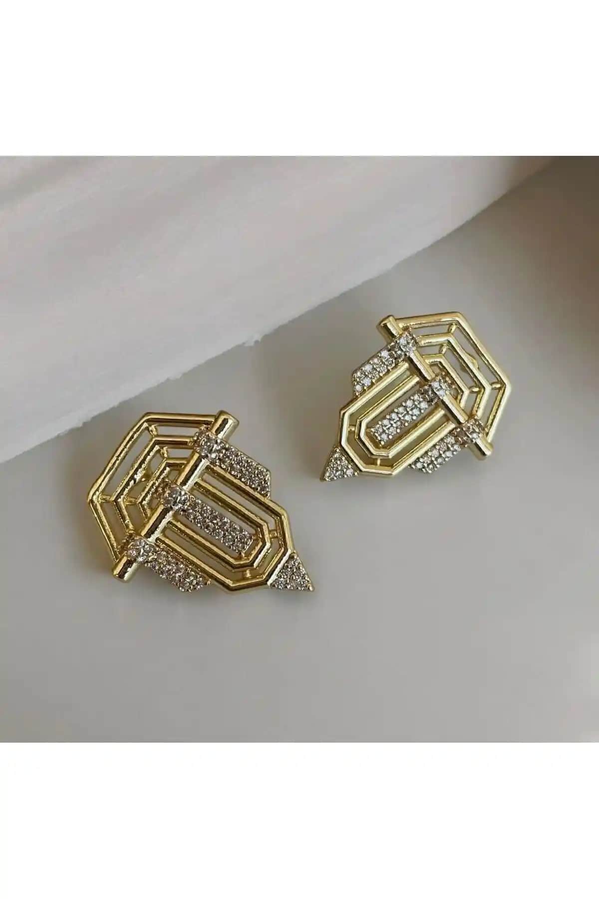 Şovalye Leyla Serenay Küpe: Günlük Şıklık ve Dayanıklılık Sunan Zarif Takı