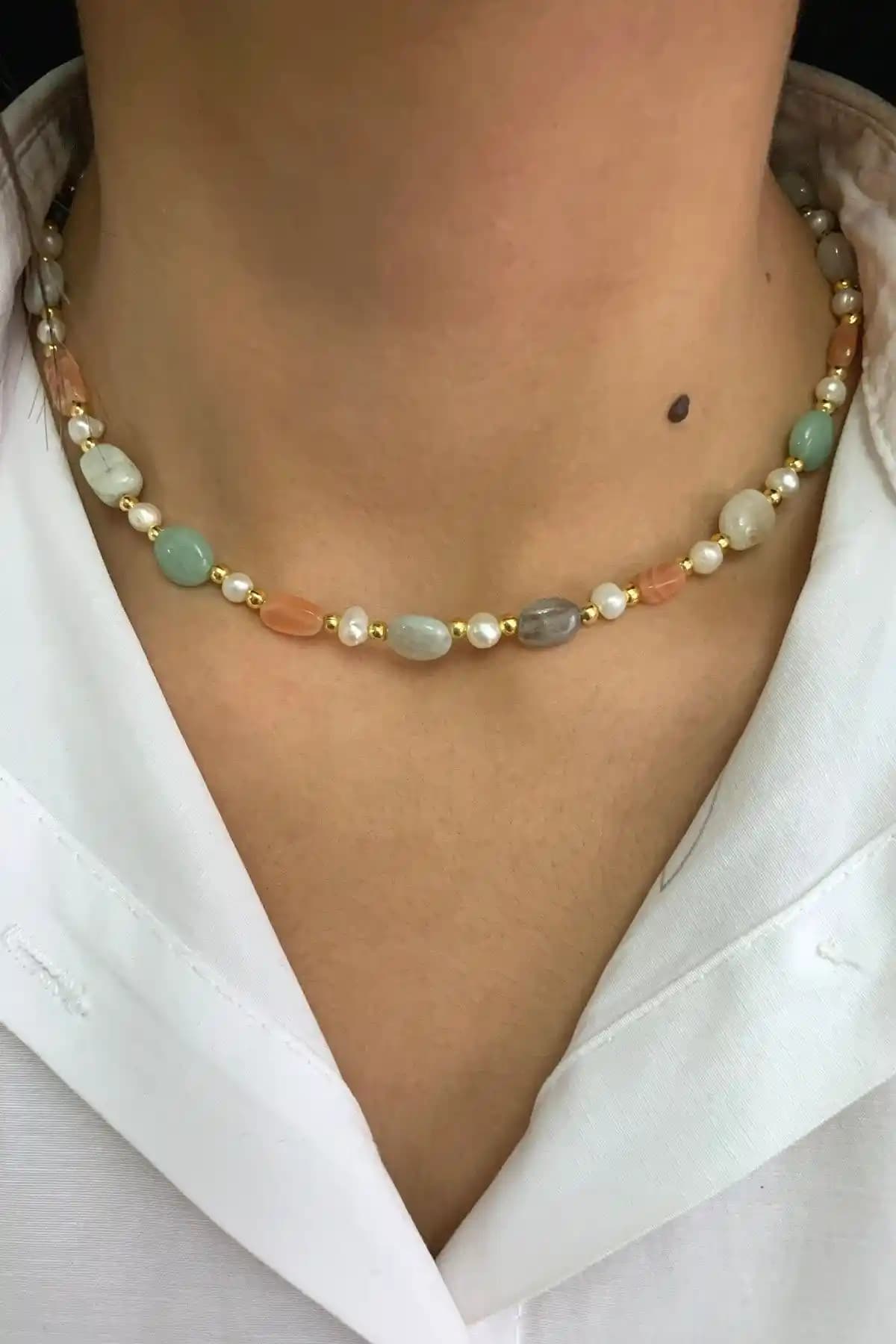 Suerte Accessories’in Özel Tasarım Doğal Taşlı Altın Kaplama Kolyesi