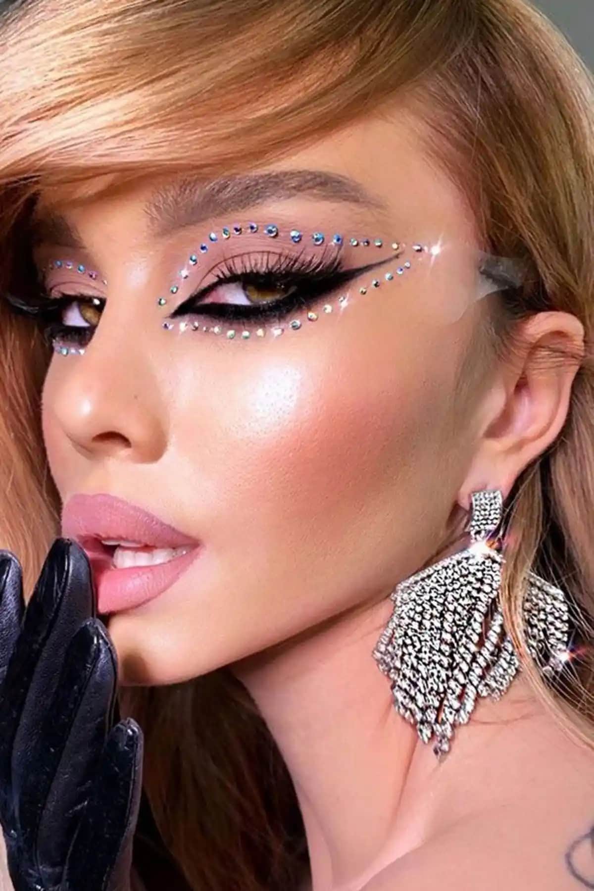 Takıştır Vücut ve Yüz Taşı ve Taşlı Sticker Karşılaştırması: Özellikler ve Kullanıcı Yorumları