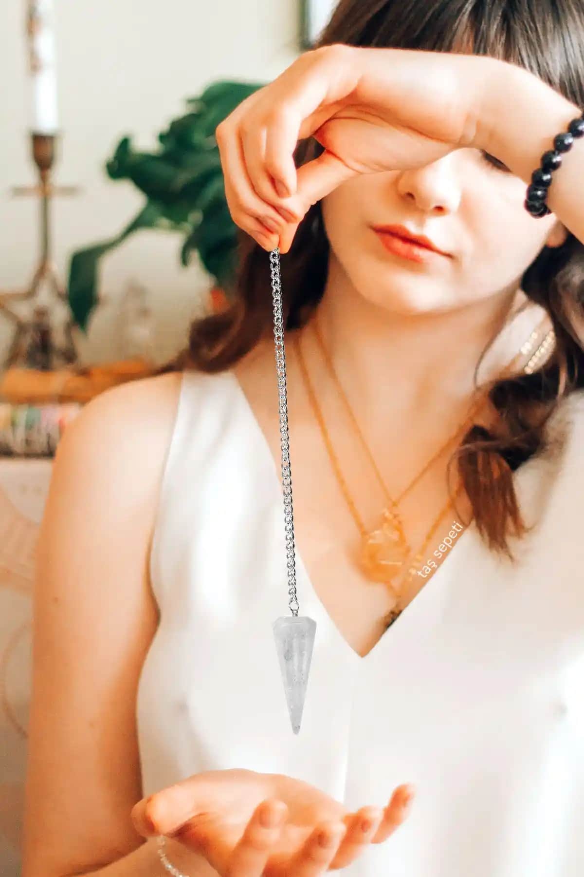 Taş Sepeti Kristal ve Pembe Kuvars Doğal Taş Sarkaçlarının Karşılaştırması ve Özellikleri