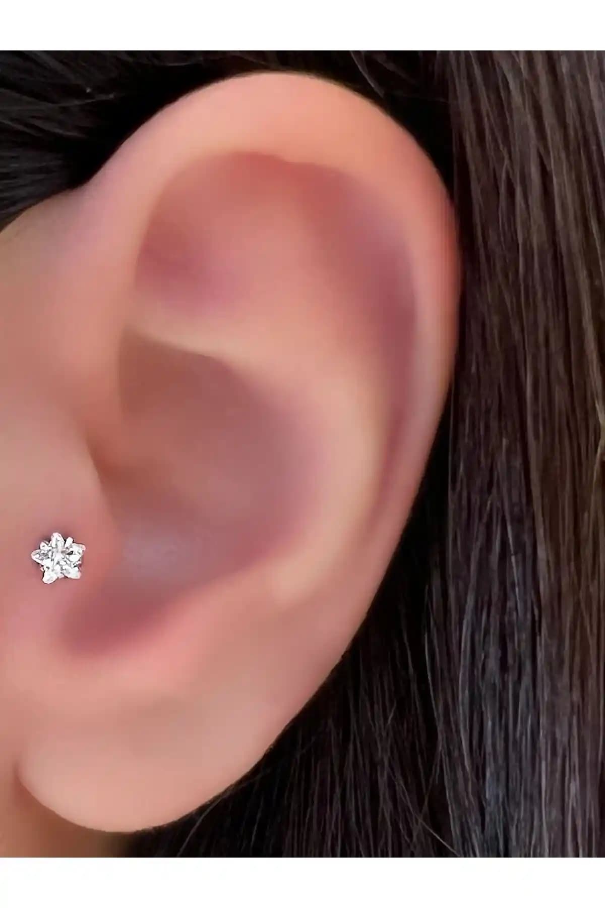 Tragus piercing küpesi karşılaştırması: ADORE ve Arescollection ürünleri detaylı inceleme